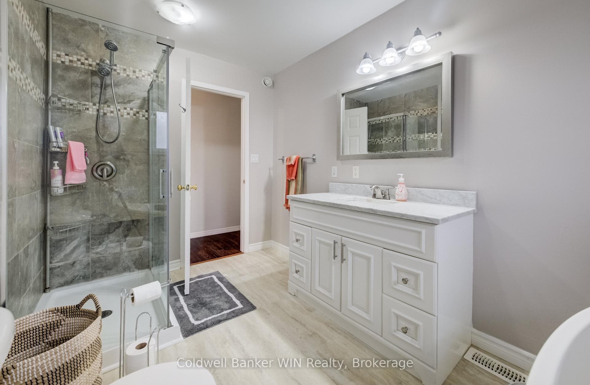 490 King Street photo 23