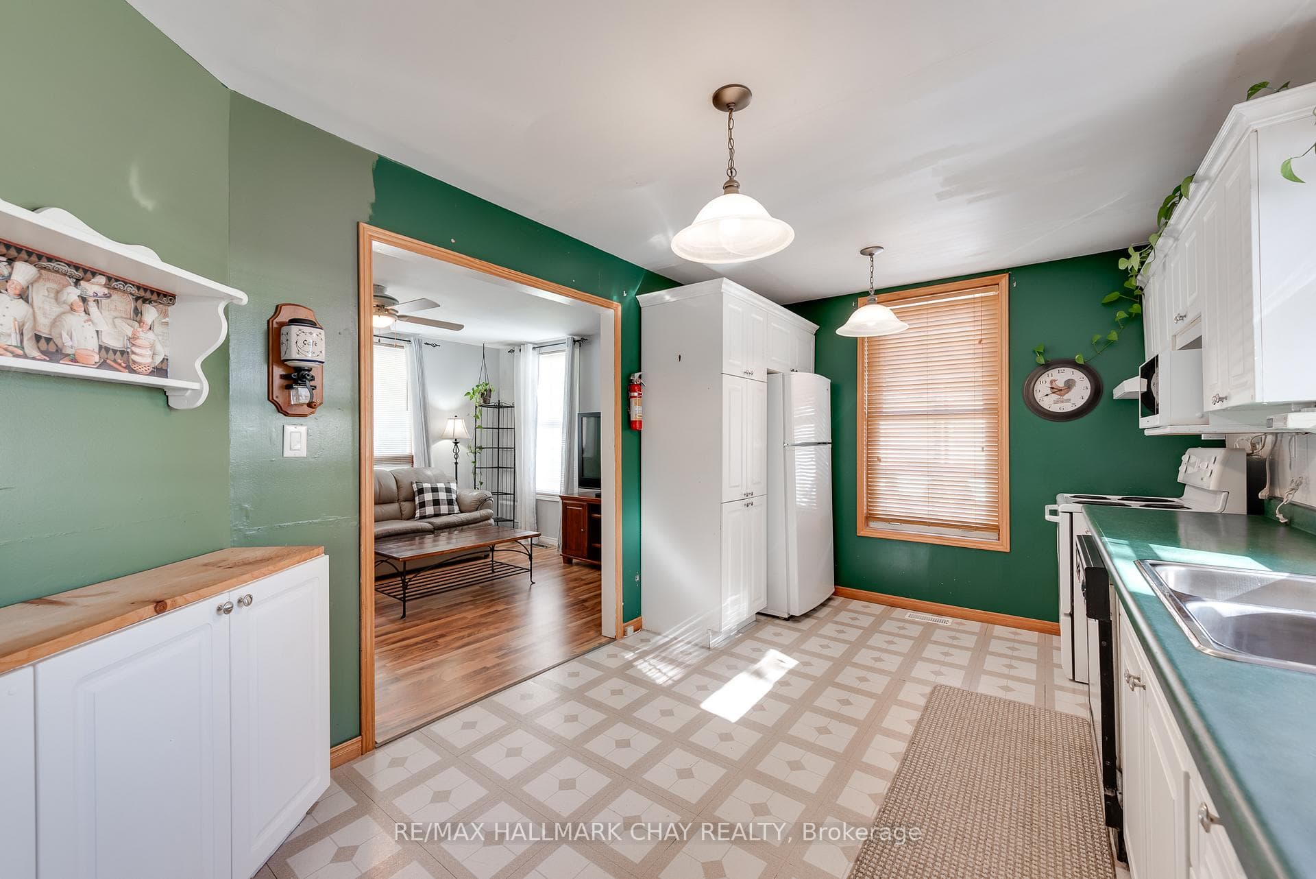 377 Forest Avenue photo 9