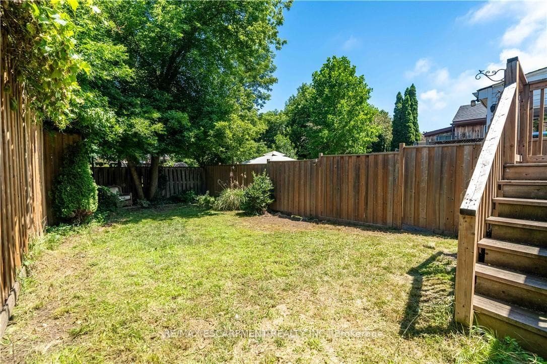 195 Wood Street photo 26