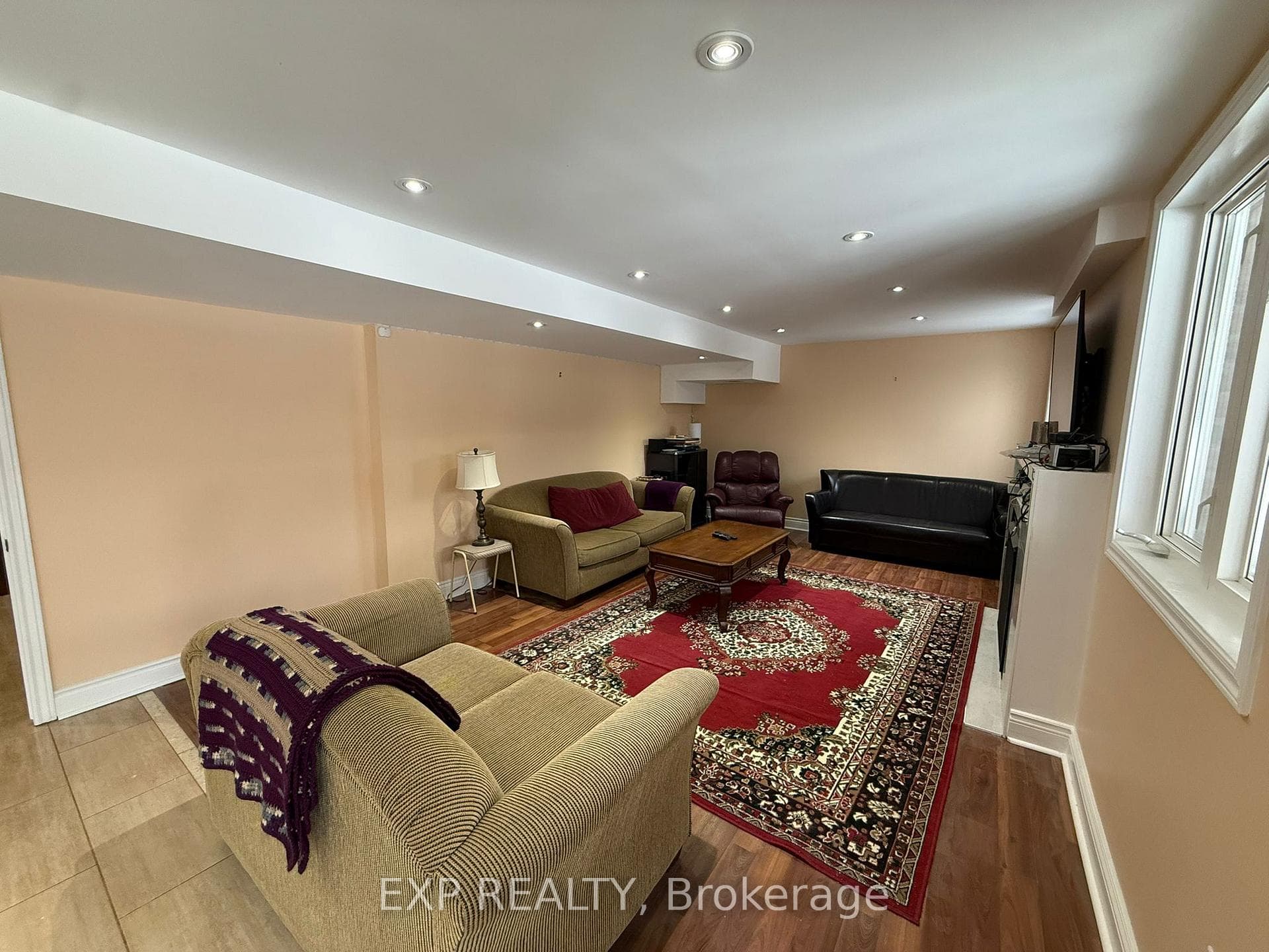 67 Ames Crescent Unit BSMT photo 3