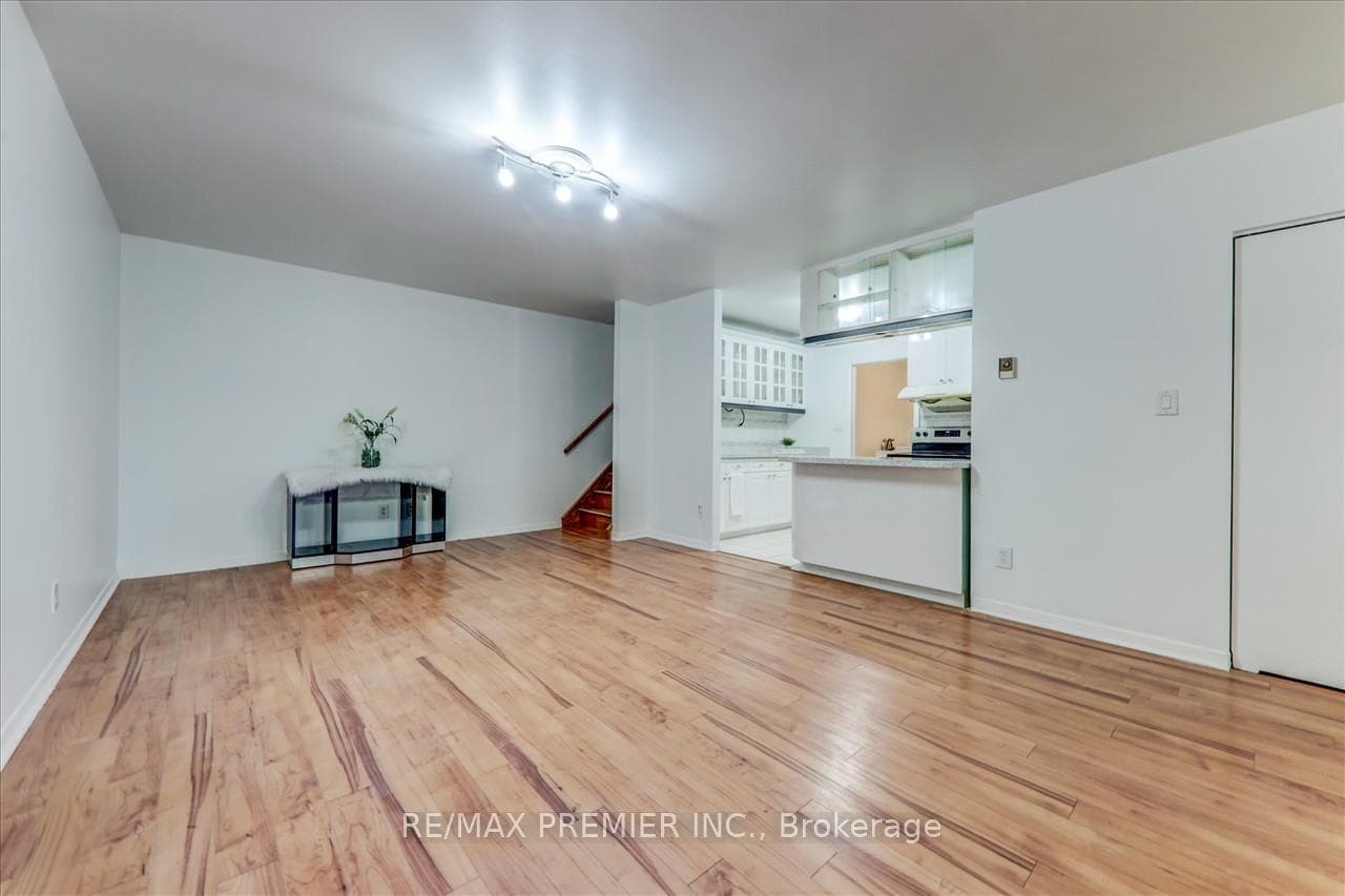 2901 Jane Street Unit 9 photo 7
