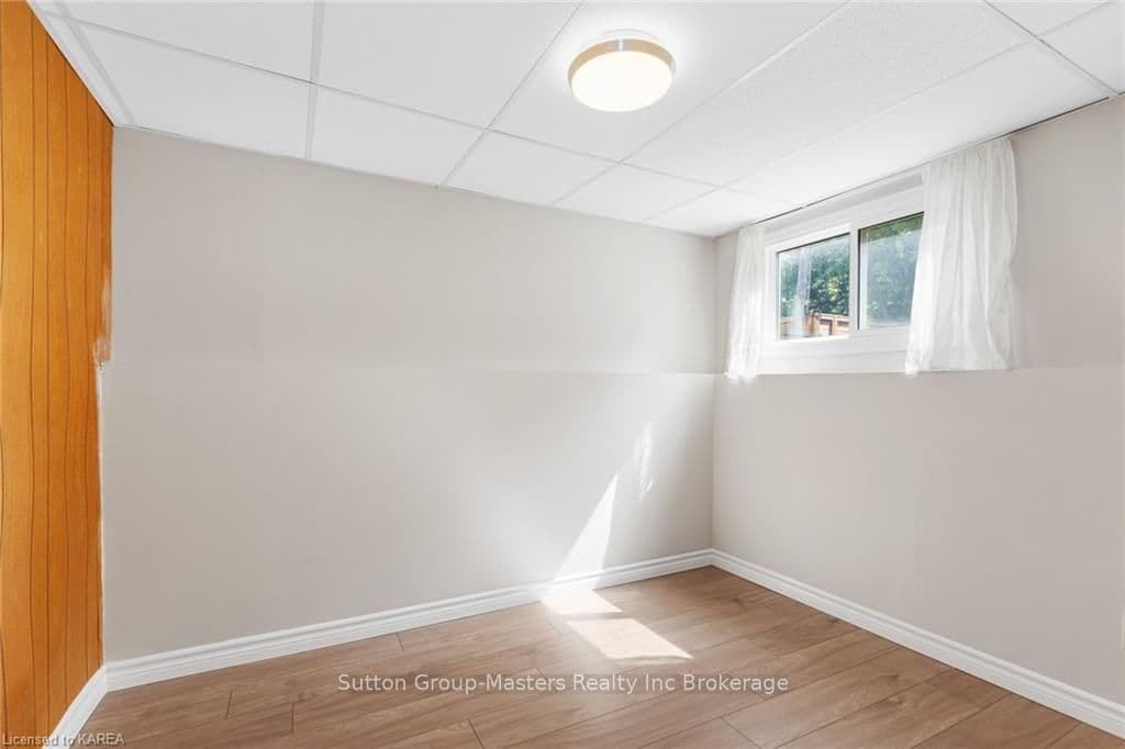986 PINEWOOD Place photo 41
