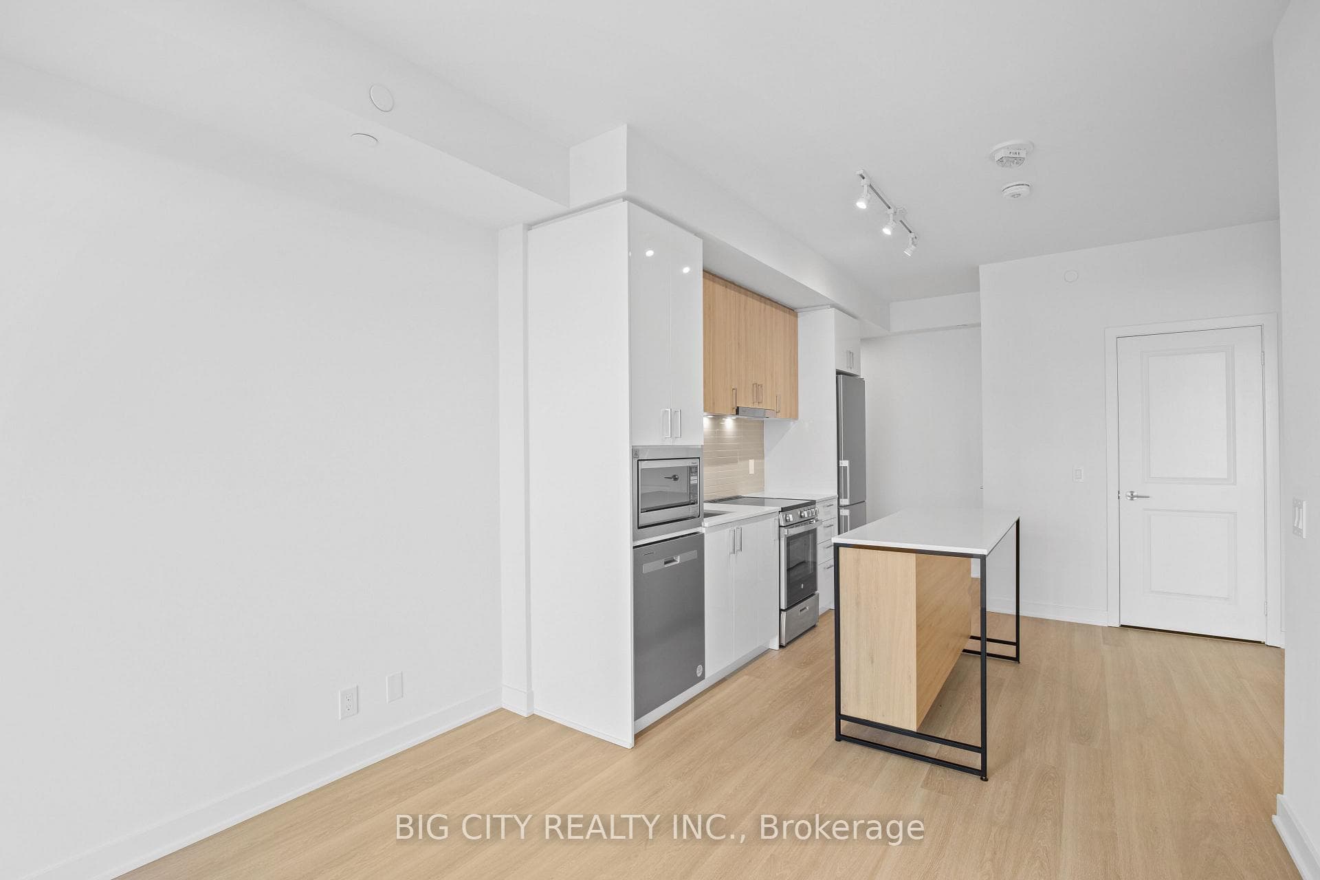 30 Upper Mall Way Unit 317A photo 9