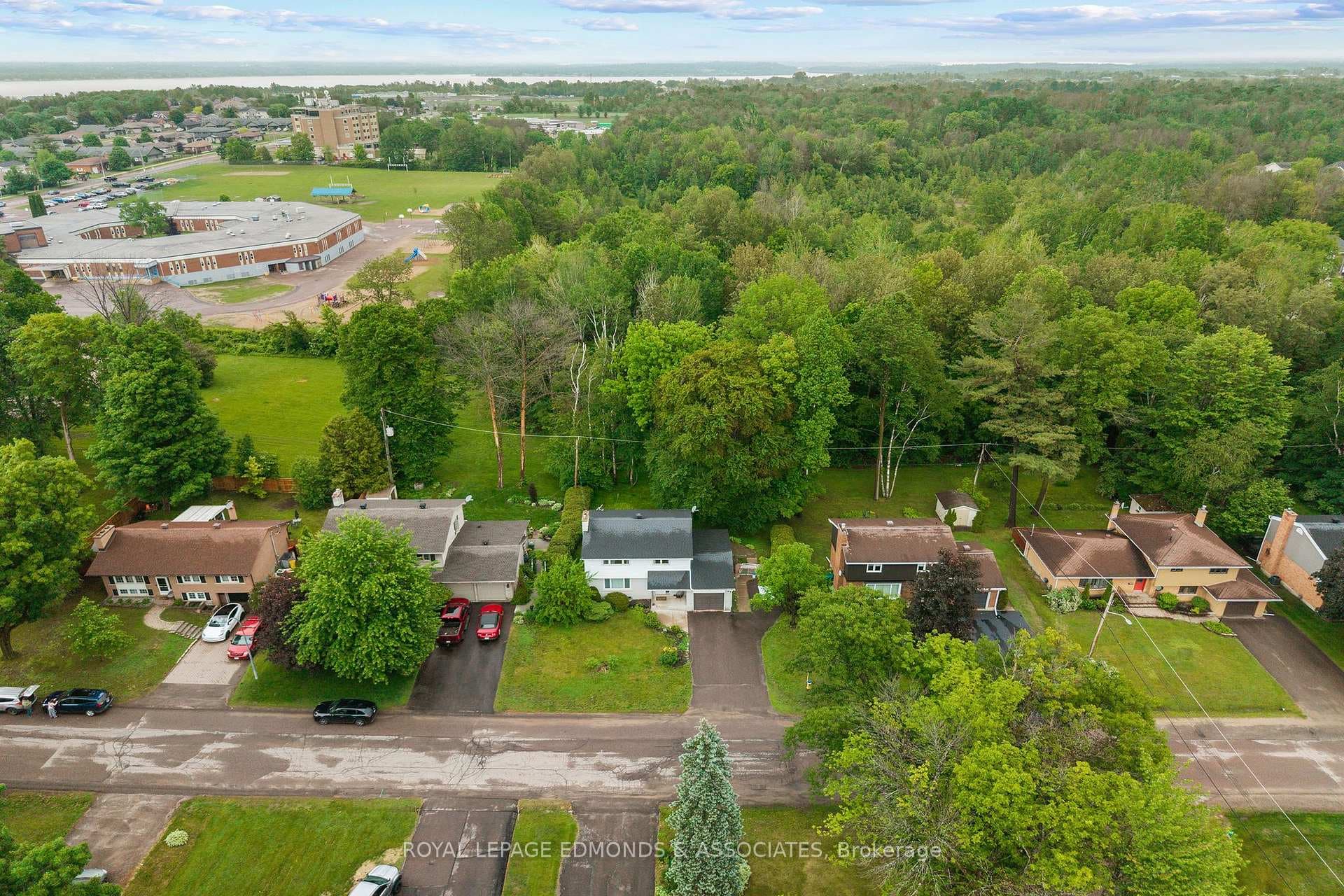 607 Elizabeth Street photo 2