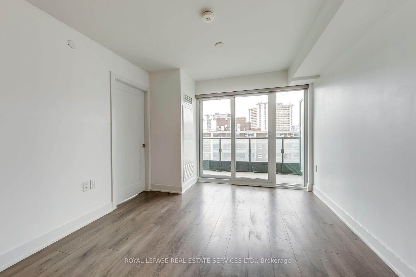 585 Bloor Street Unit 1320 photo 14