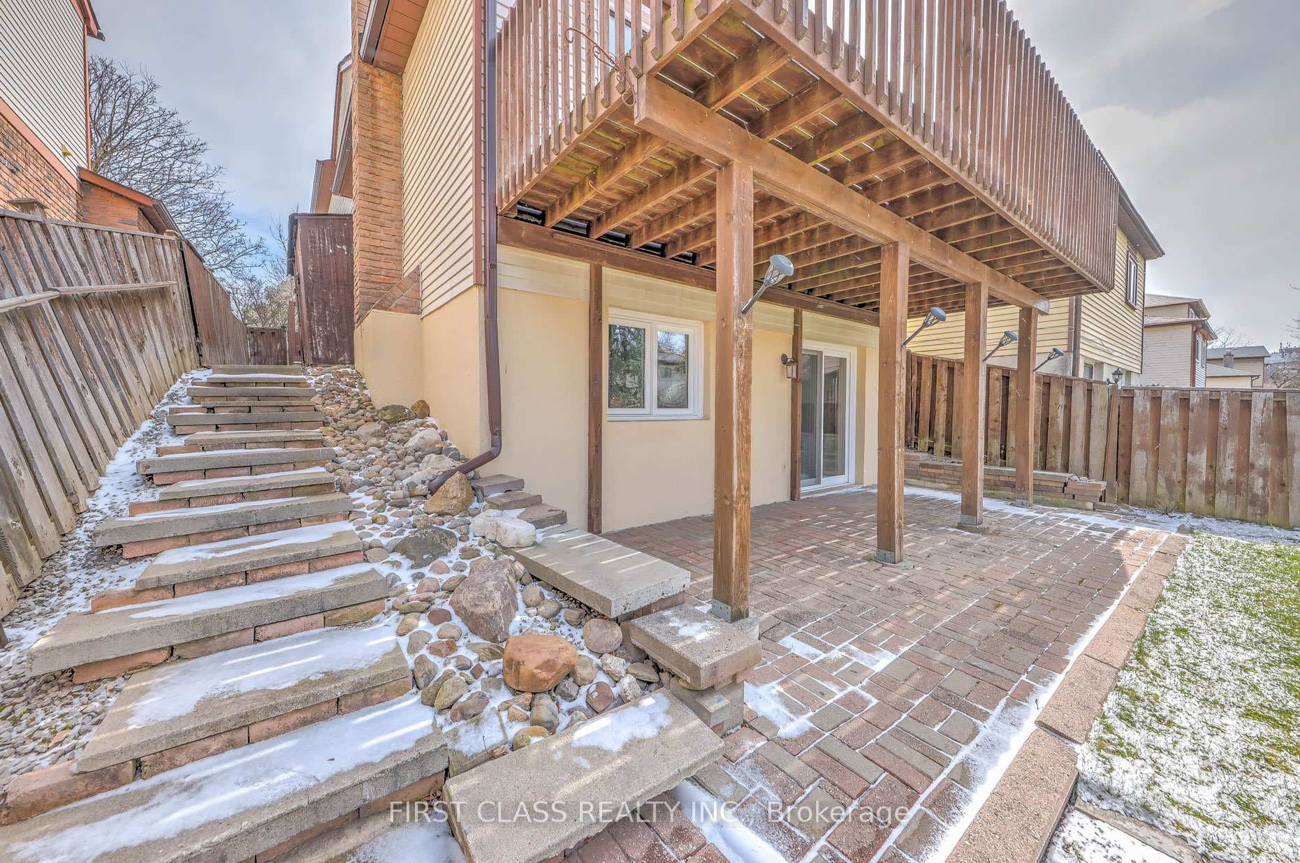 85 Madsen Crescent photo 33
