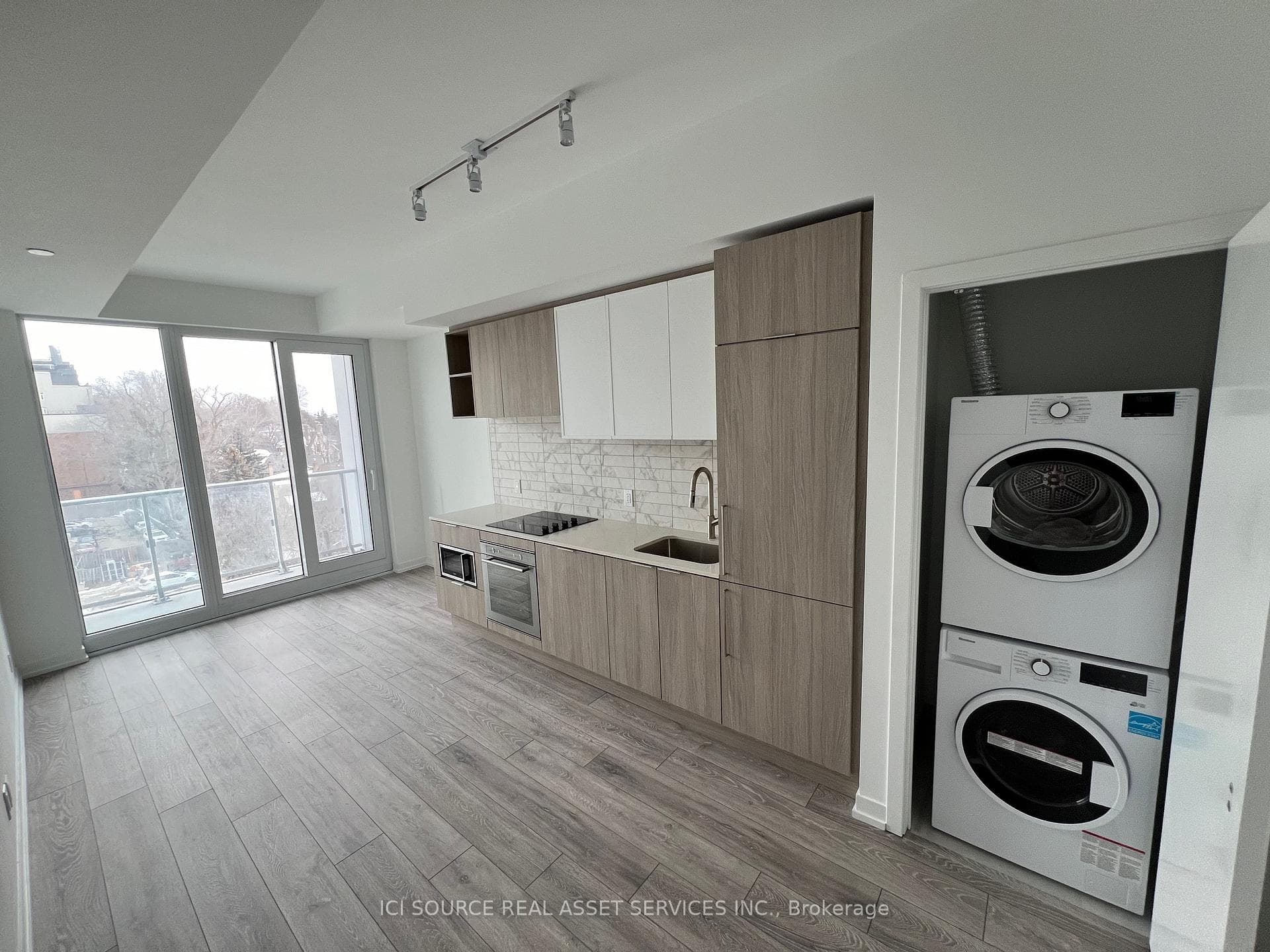 2020 Bathurst Street Unit 732 photo 3