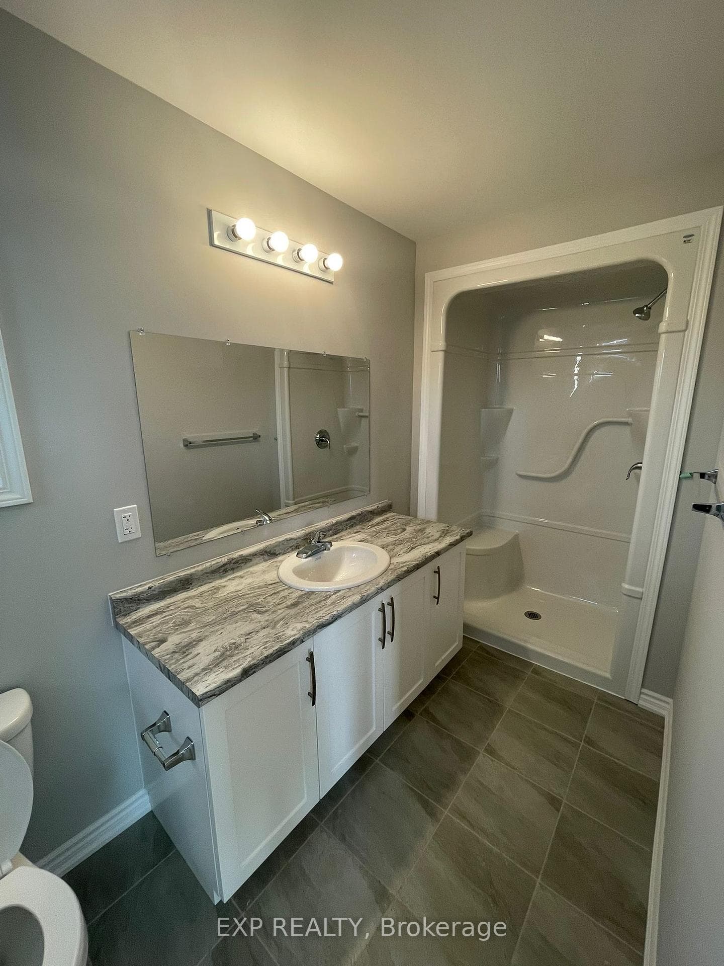 212 Pilkington Street photo 21