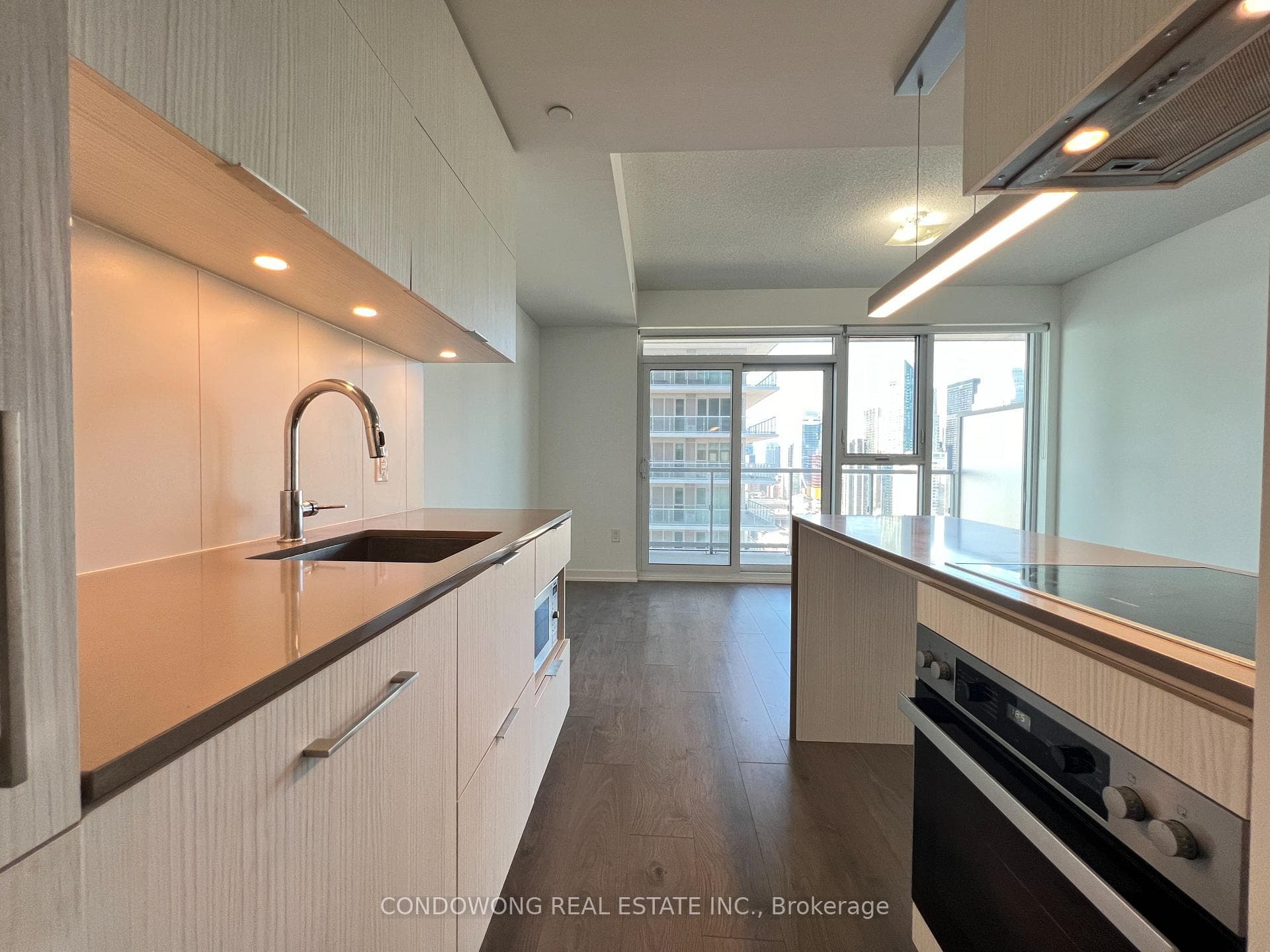 20 Richardson Street Unit 2706 photo 2