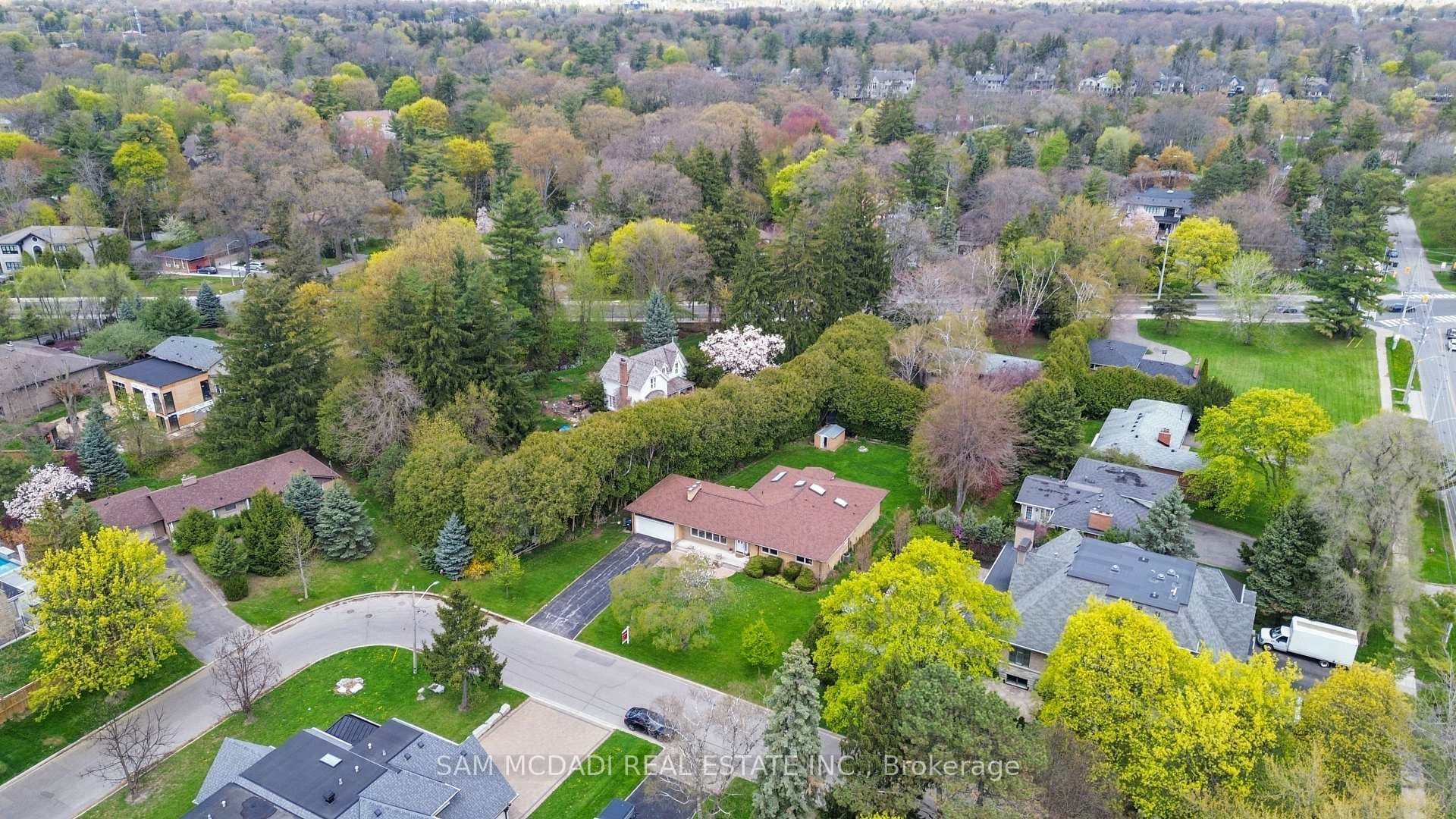 521 Vanessa Crescent photo 35