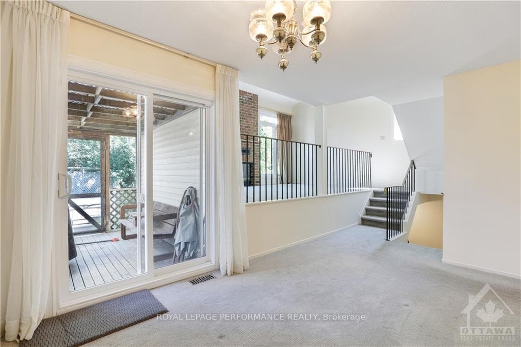 949 SNOWSHOE Crescent photo 13