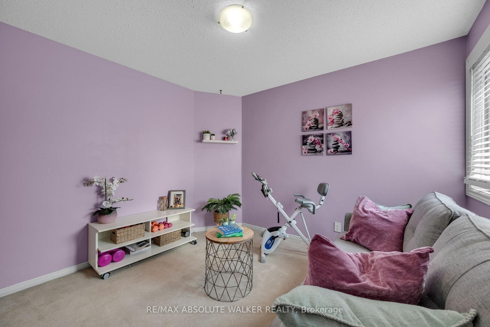 1368 Norview Crescent photo 30