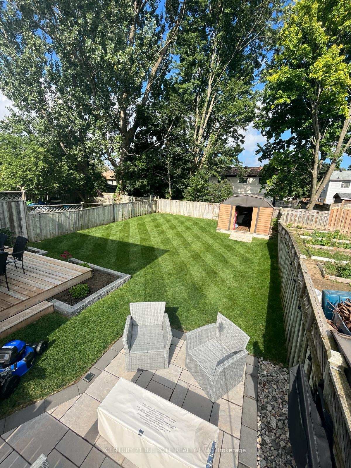 96 Mowat Crescent photo 29