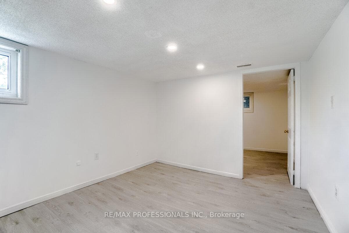 351 Maurice Drive photo 33