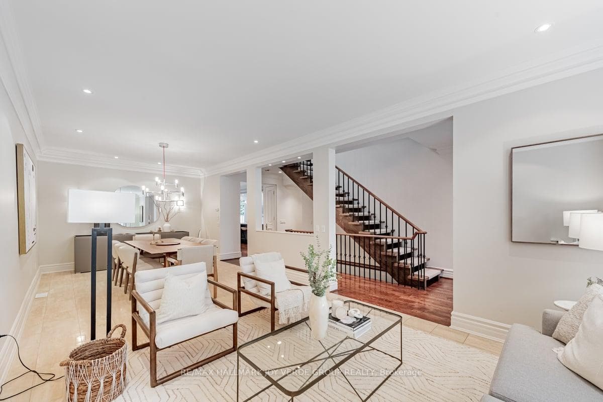 393 Glengrove Avenue photo 5
