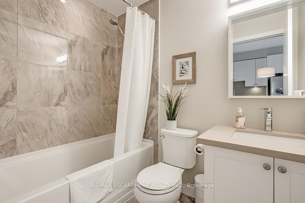 2486 Old Bronte Road Unit 707 photo 11