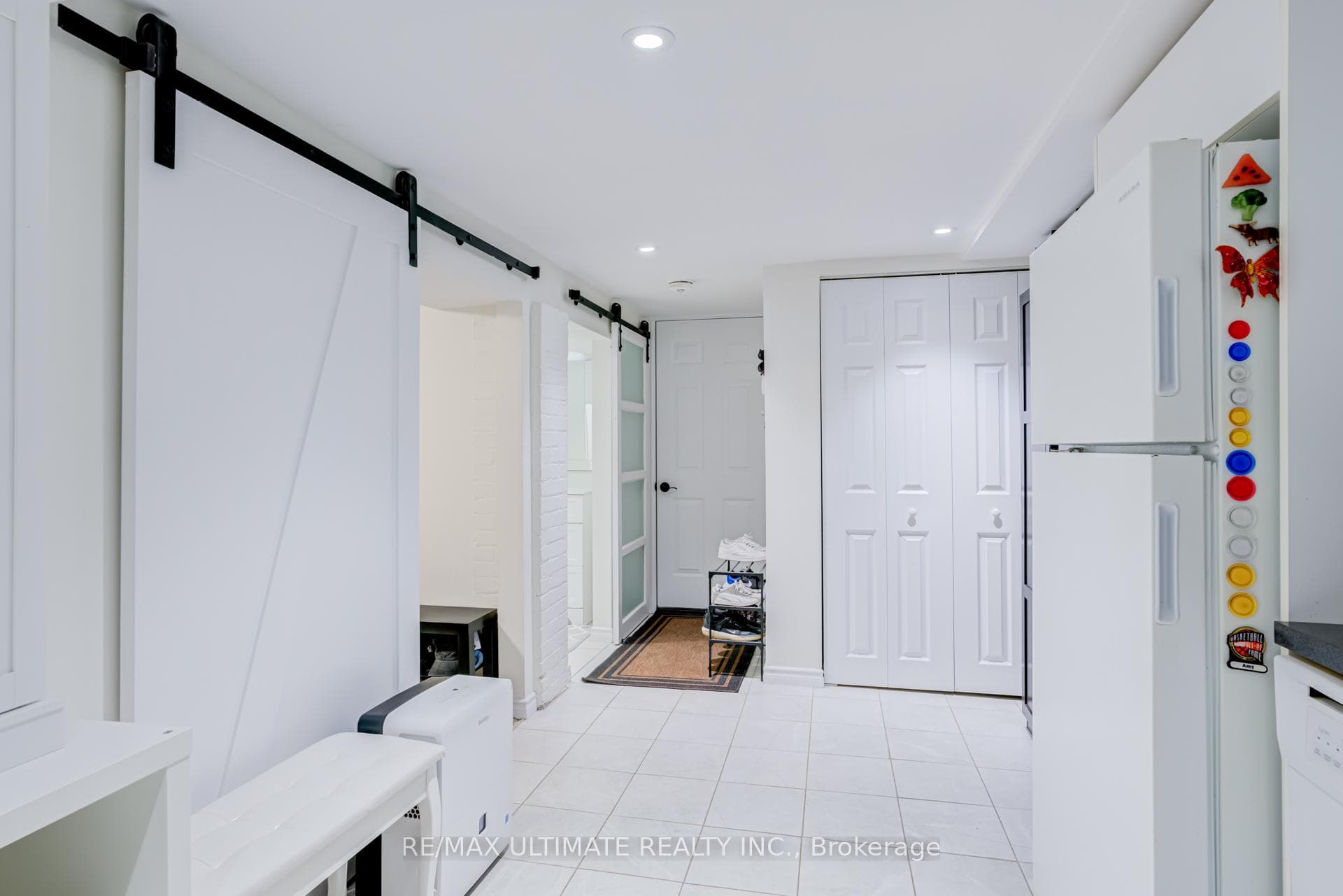 533 Kingston Road photo 4