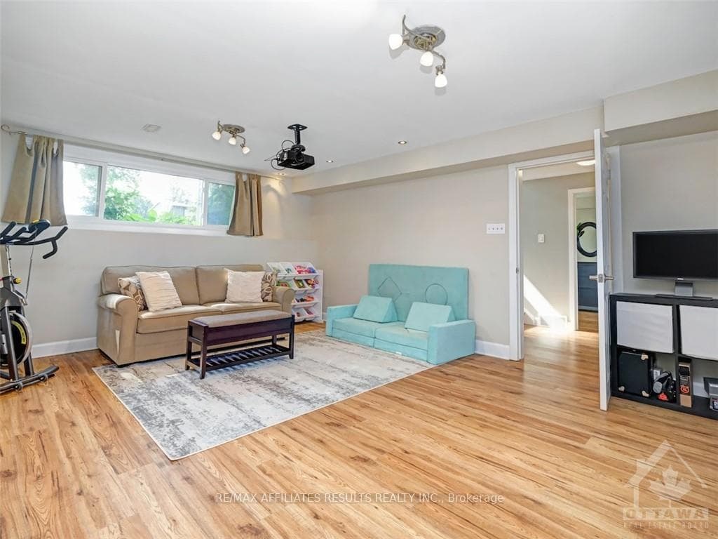 1247 MCWATTERS Road photo 23