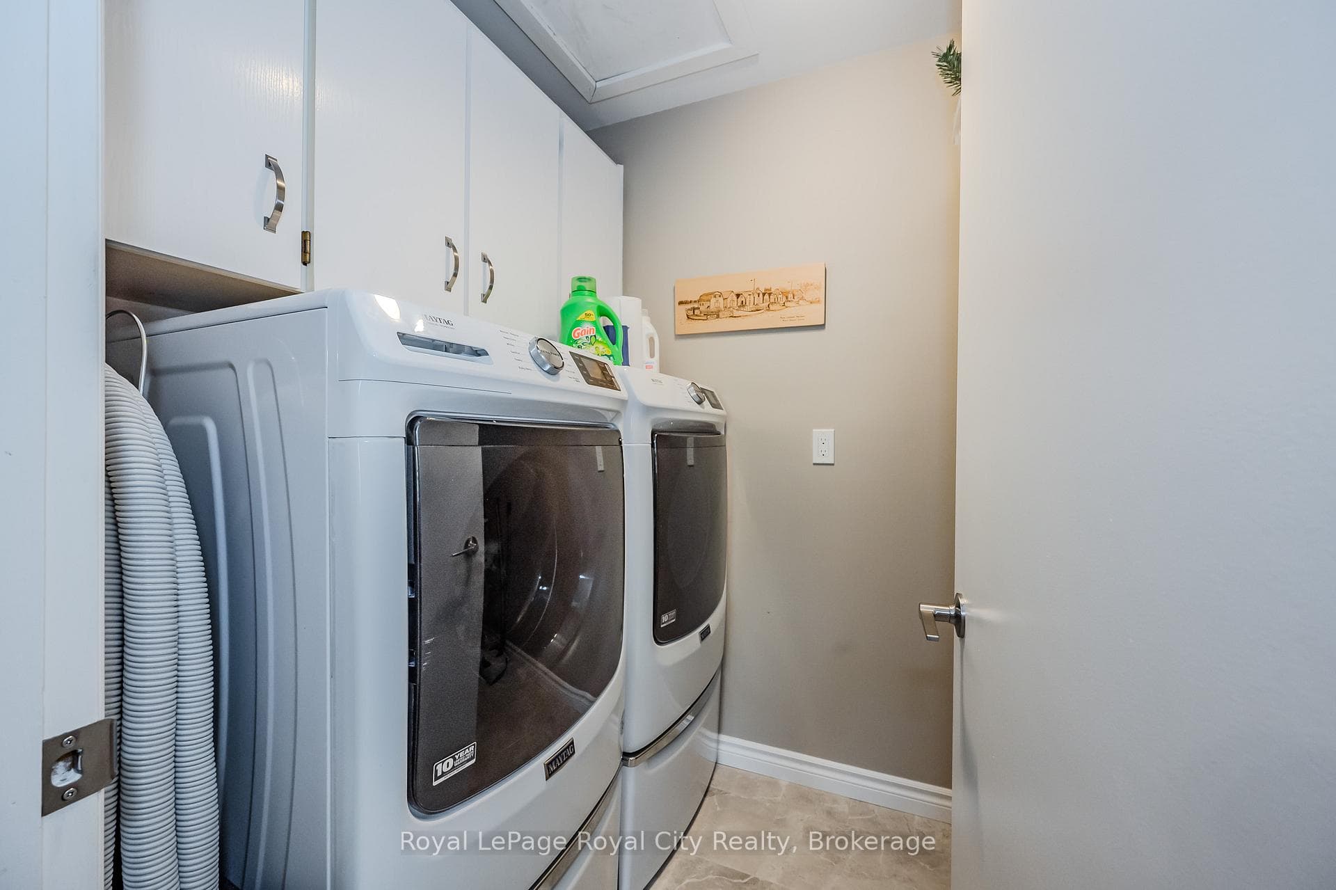 121 WATERLOO Avenue Unit 106 photo 28