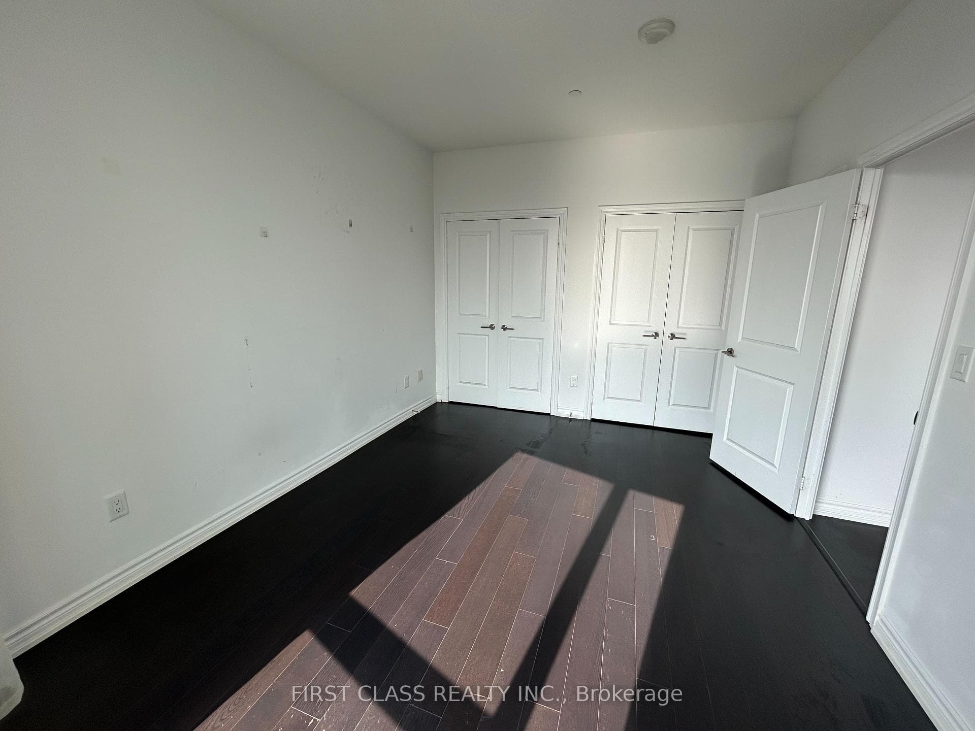 386 Yonge Street Unit 5714 photo 5