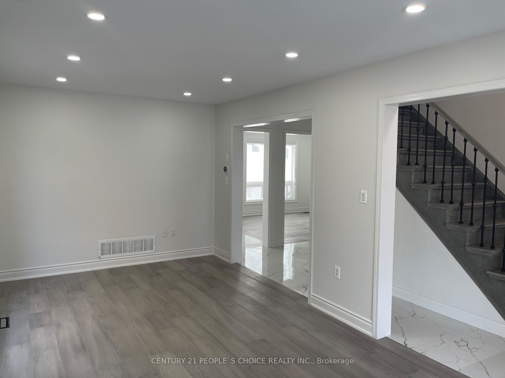 33 Springhurst Avenue Unit Main photo 9