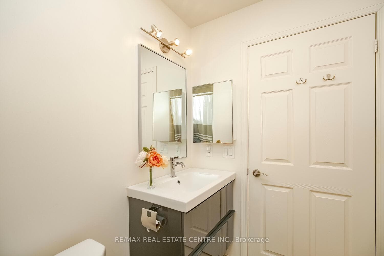 339 Rathburn Road Unit 2101 photo 18