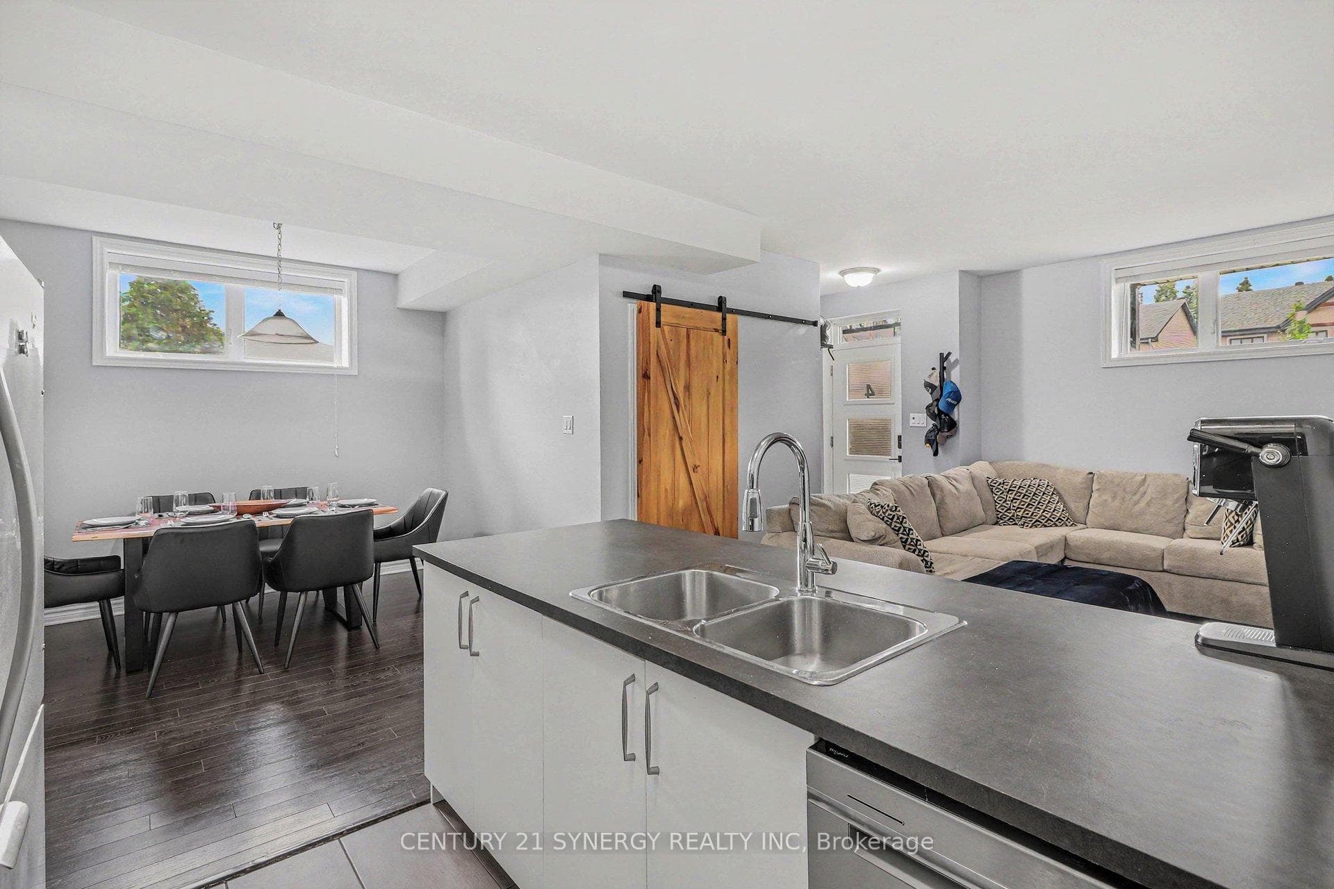 251 Capri Avenue Unit 4 photo 11