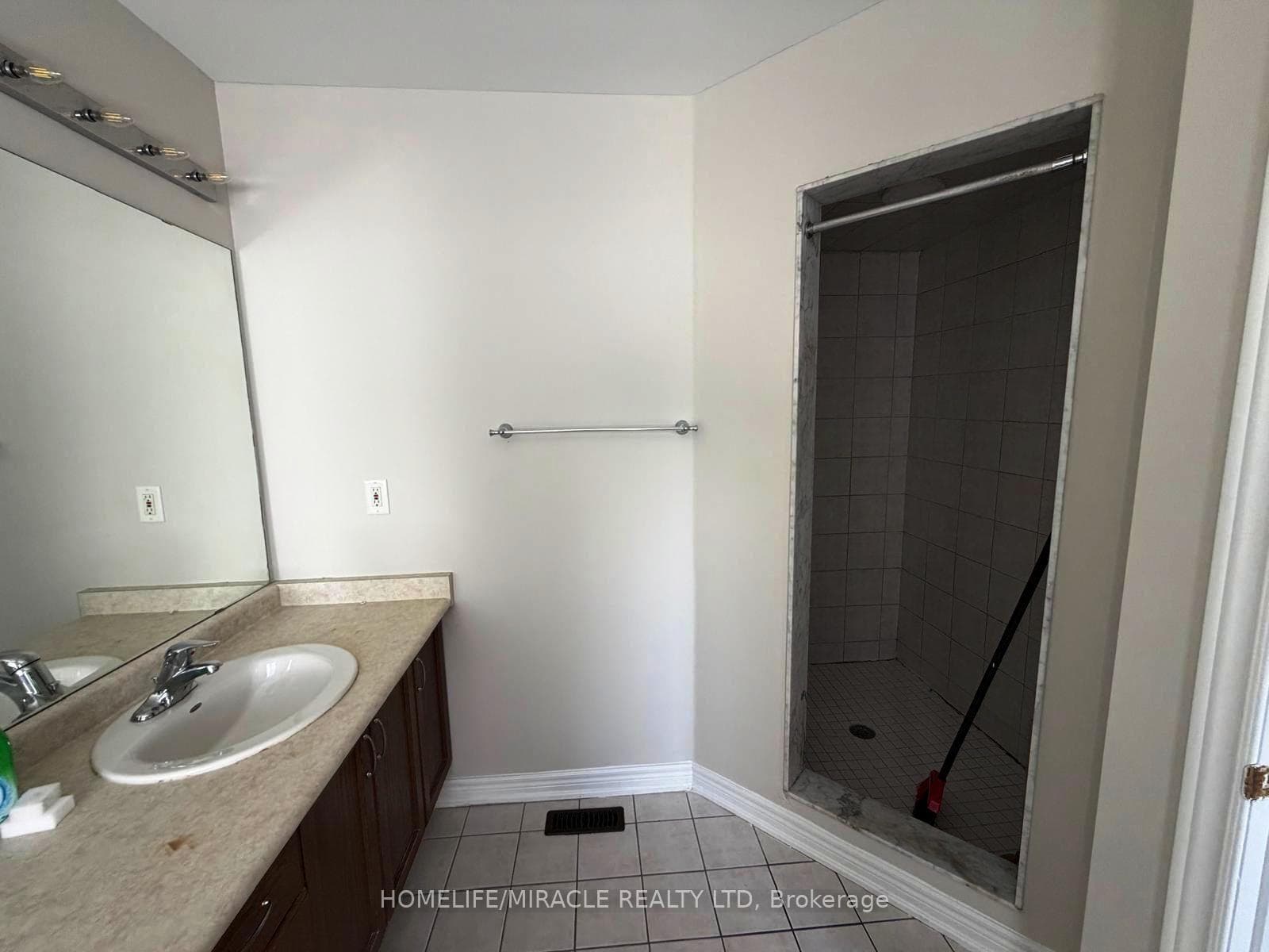 26 Fishing Crescent photo 20