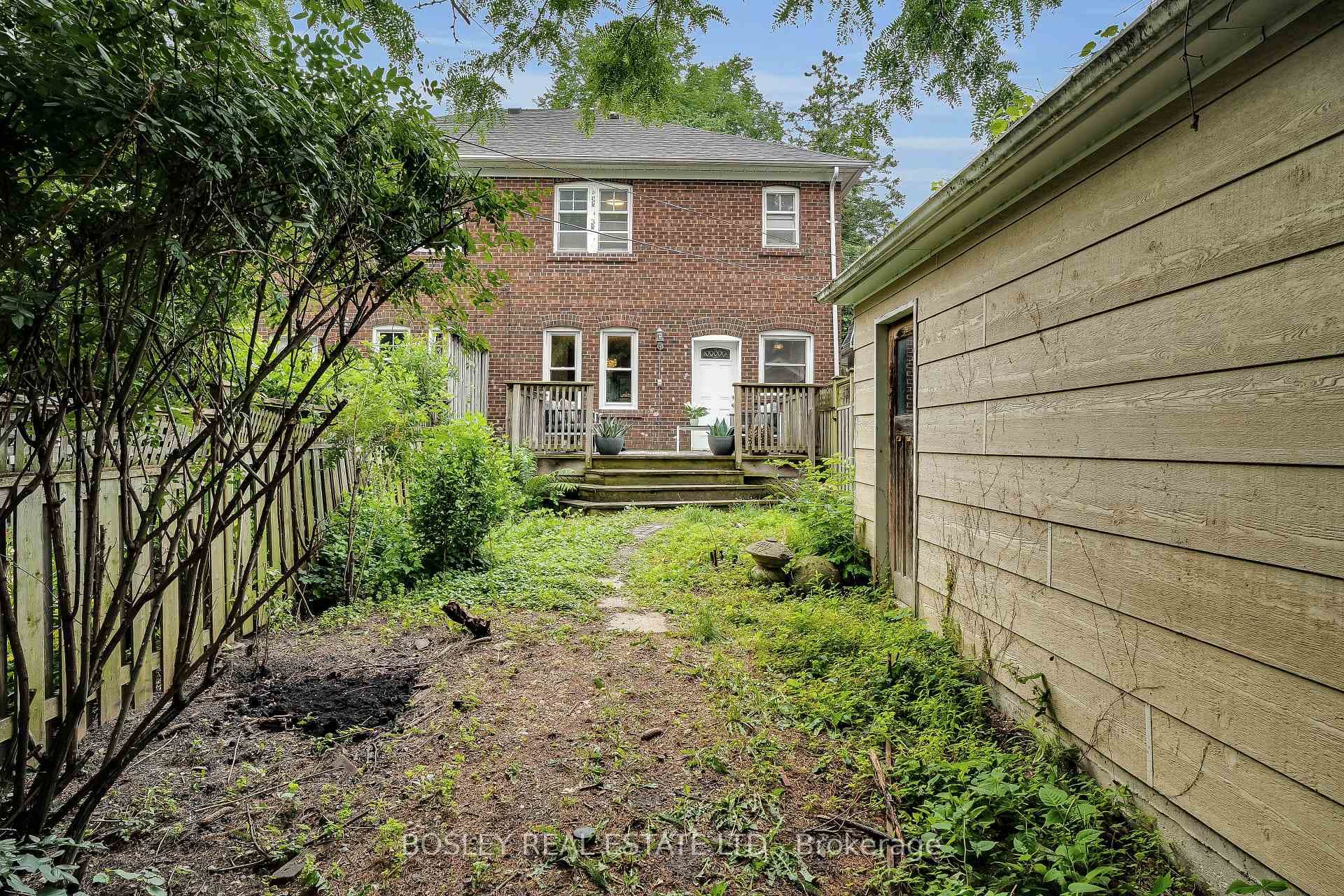 192 Belsize Drive photo 22