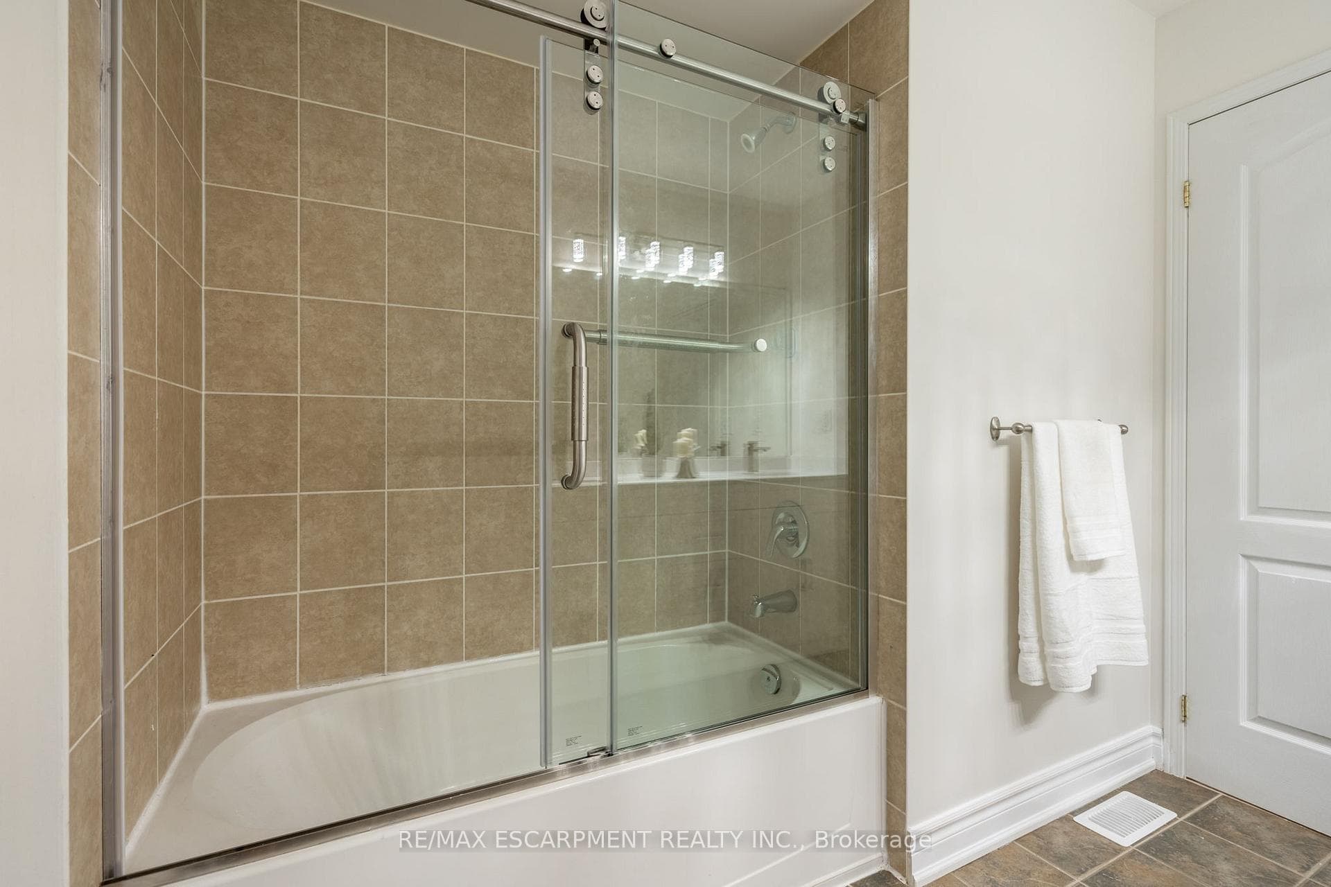 4847 Capri Crescent photo 28