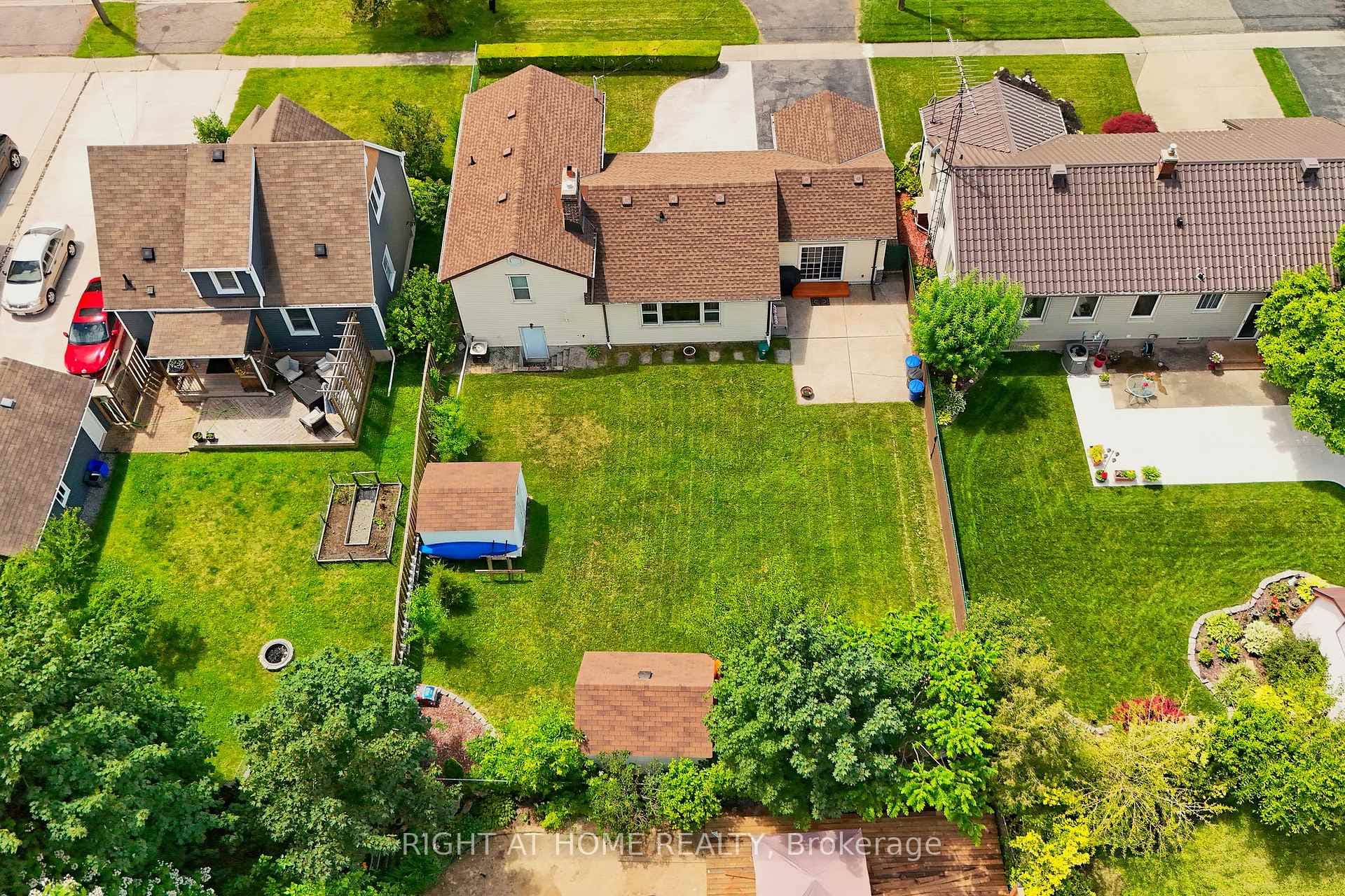446 Geneva Street photo 5