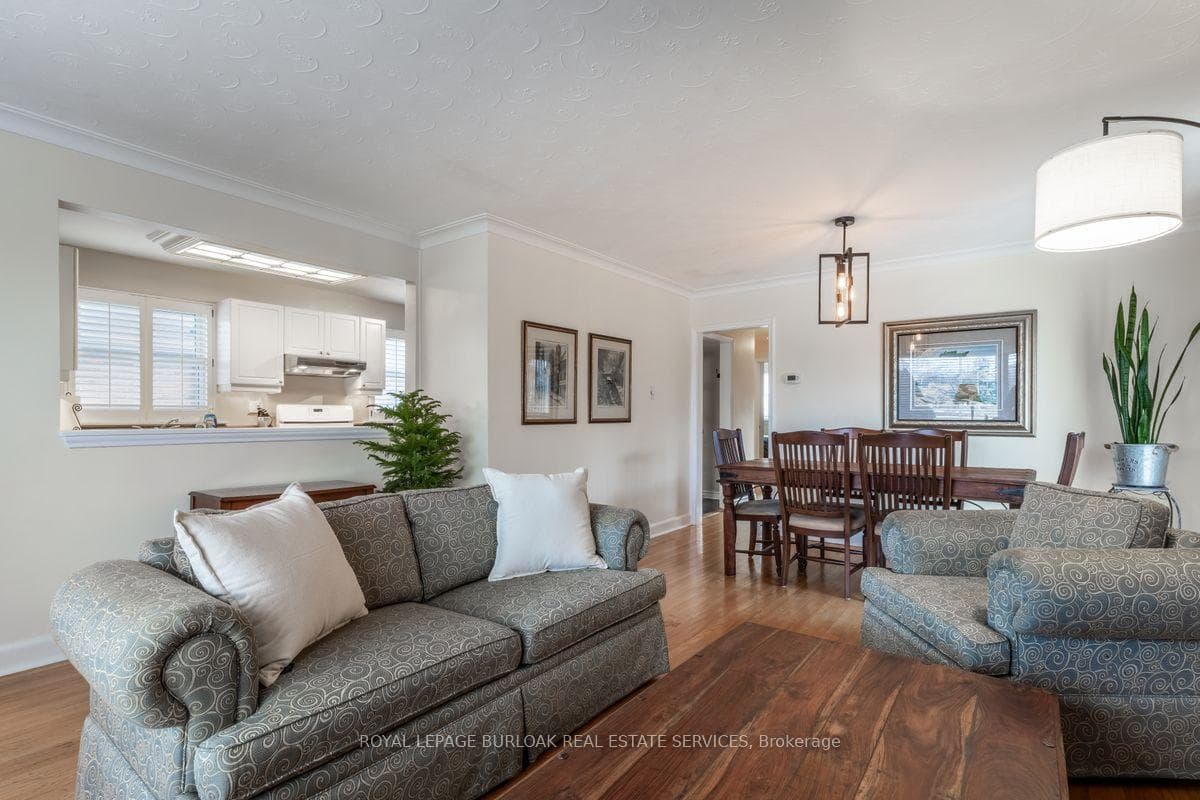 2326 Redfern Road photo 7