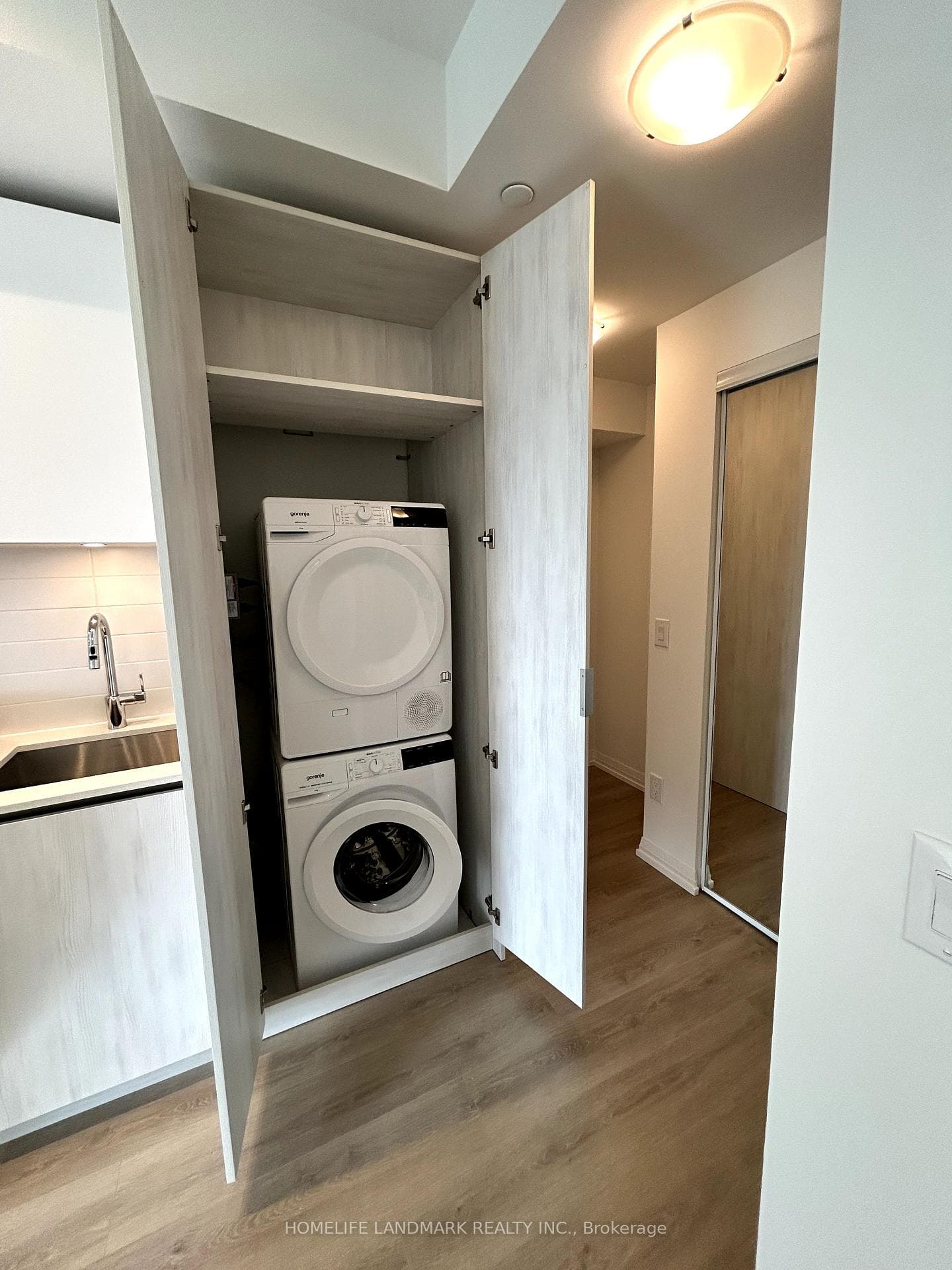 8 Widmer Street Unit 4001 photo 7