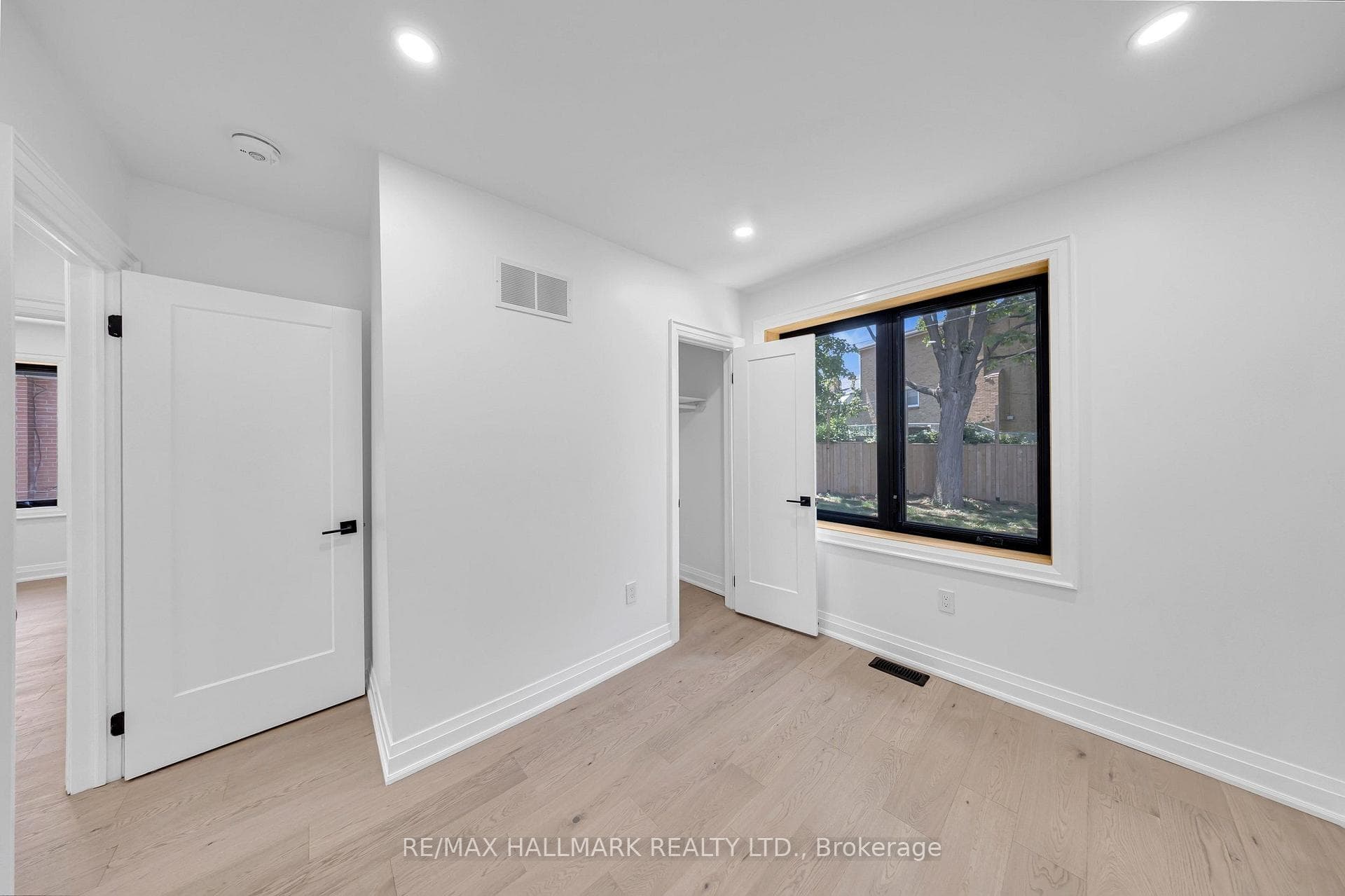 978 Midland Avenue photo 25