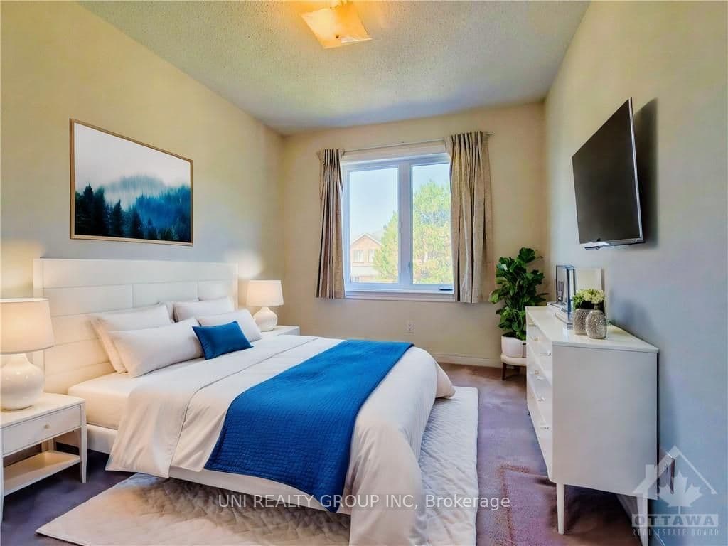 96 WESTPOINTE Crescent photo 14