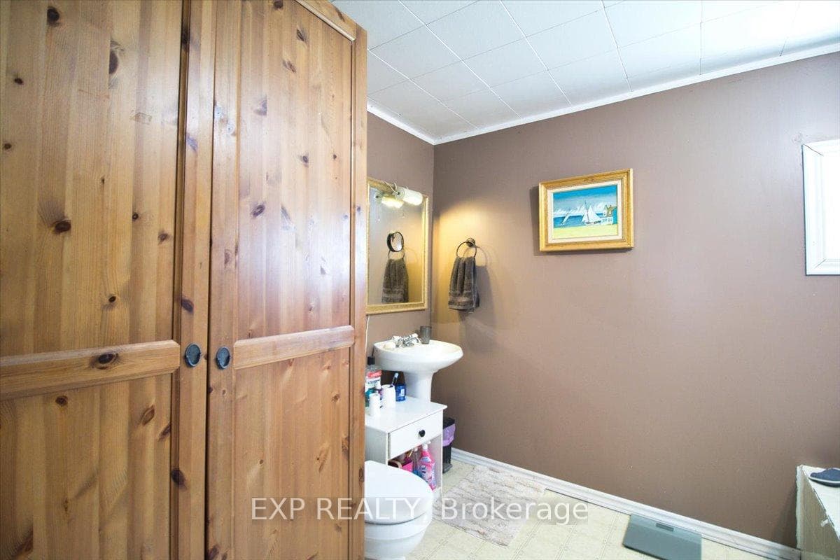 252 Queen Street photo 22