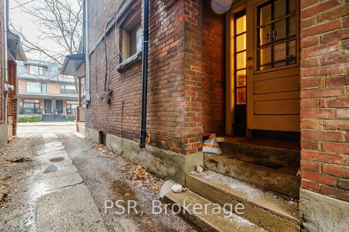 678 Huron Street Unit 200 photo 24