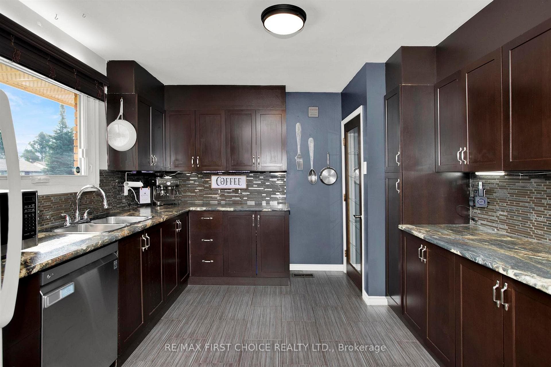 139 Burriss Street photo 3