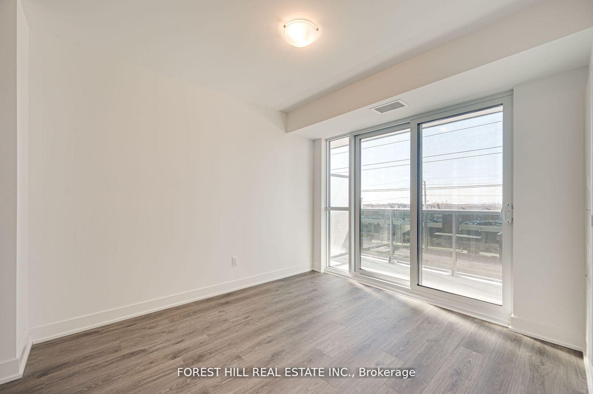 2545 Simcoe Street Unit 415 photo 13