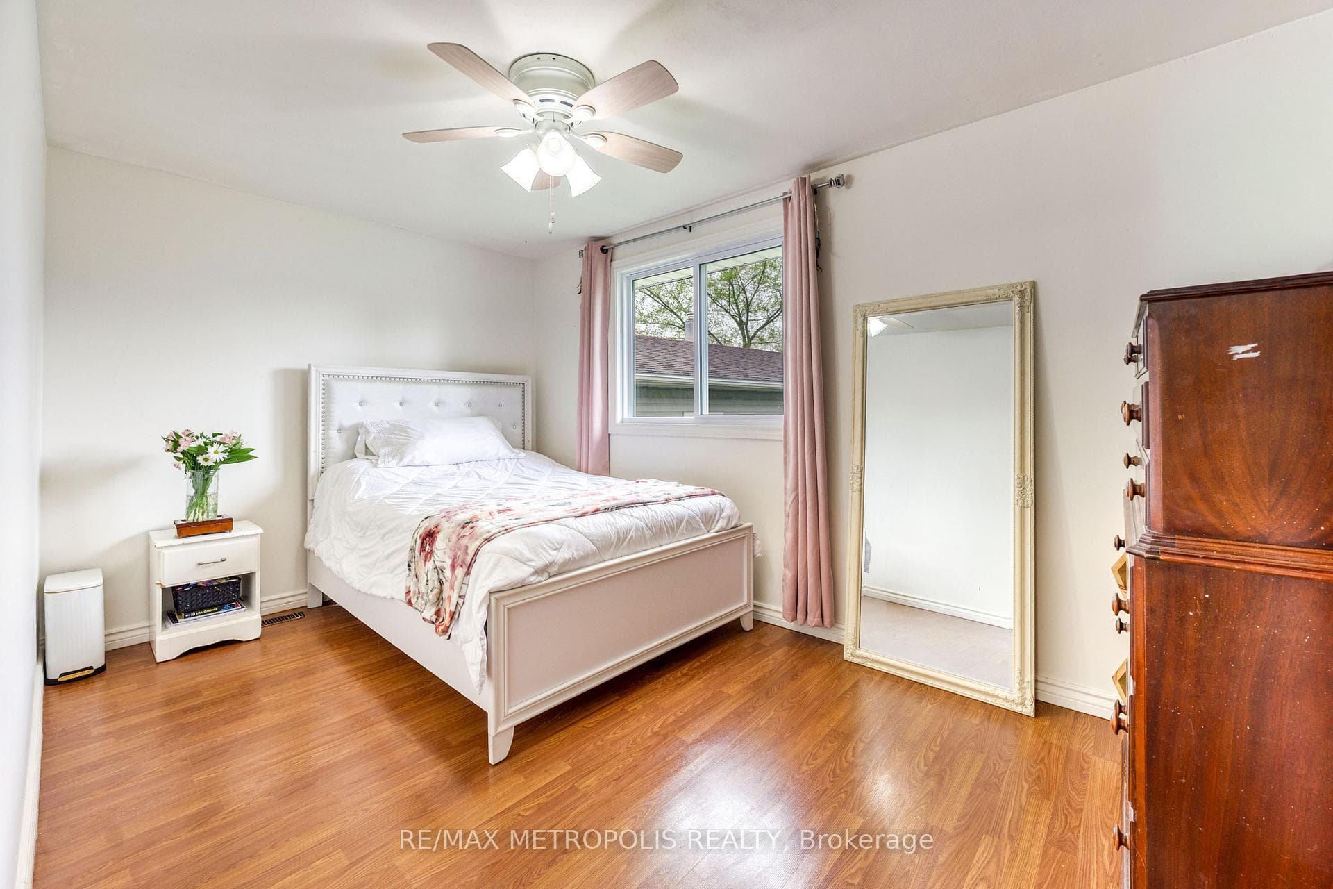 485 Bentinck Drive photo 18