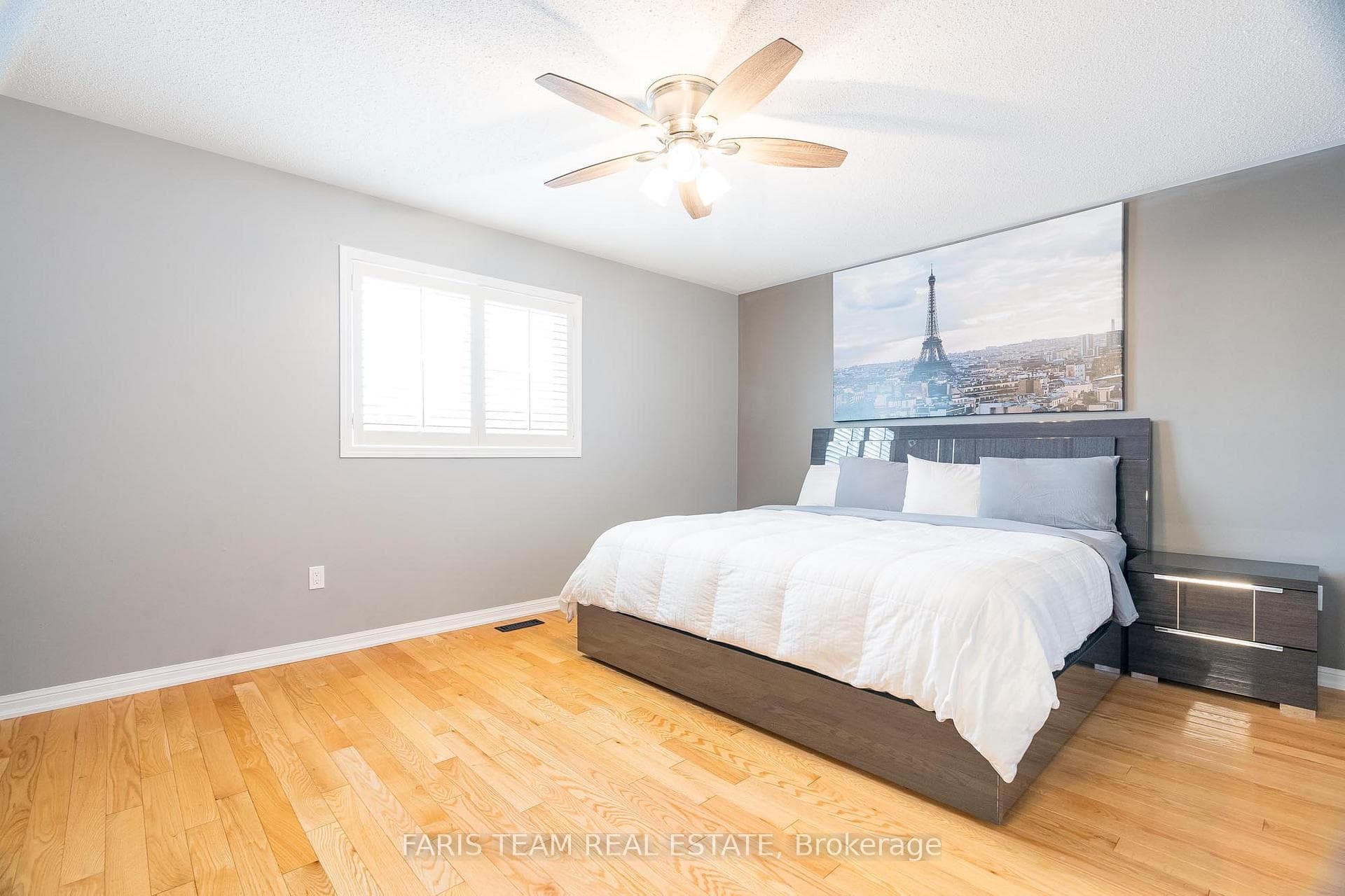 28 Versailles Crescent photo 14
