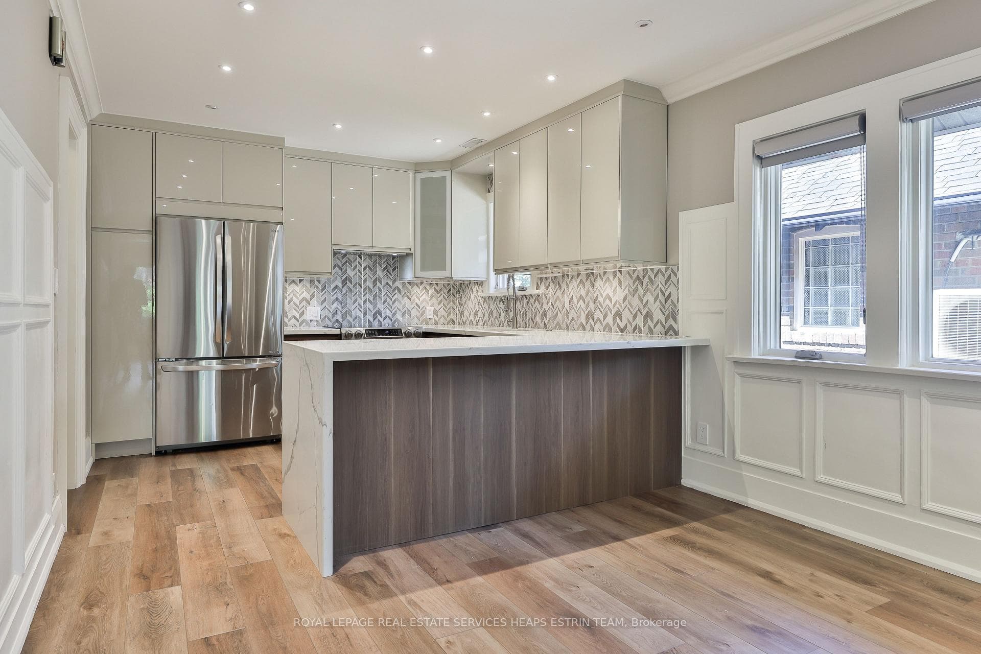 133 Rose Park Drive Unit Upper photo 8