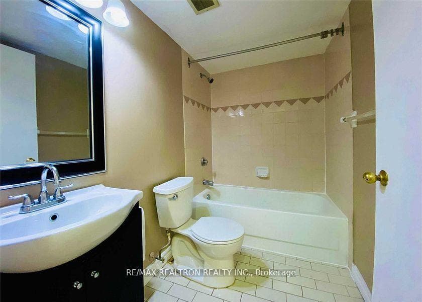 3050 Ellesmere Road Unit 911 photo 10