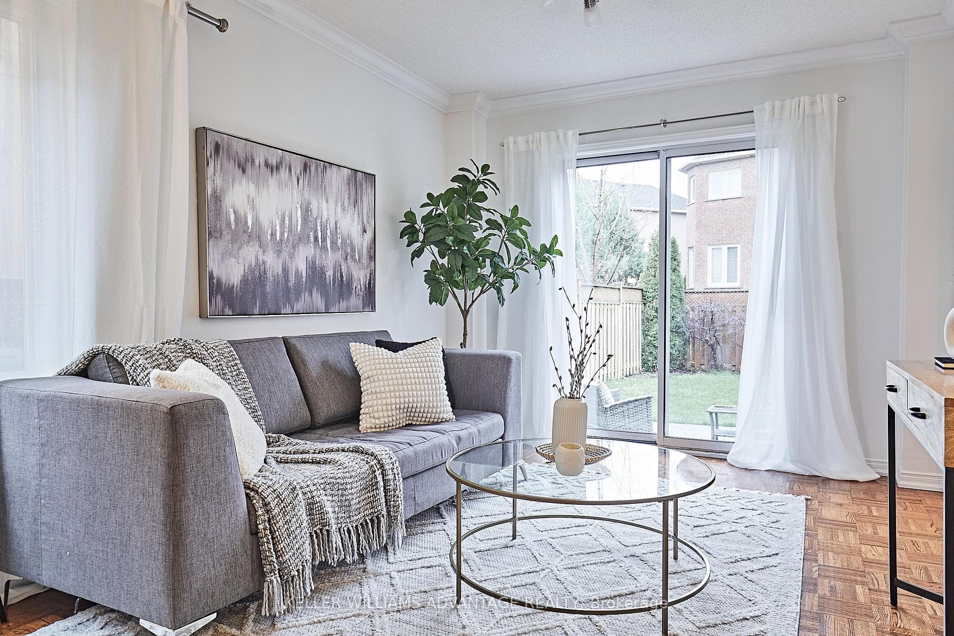 175 Elena Crescent photo 5