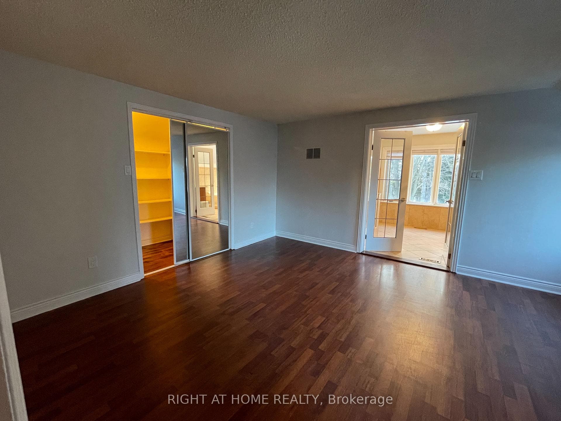 435 Maple Avenue photo 19