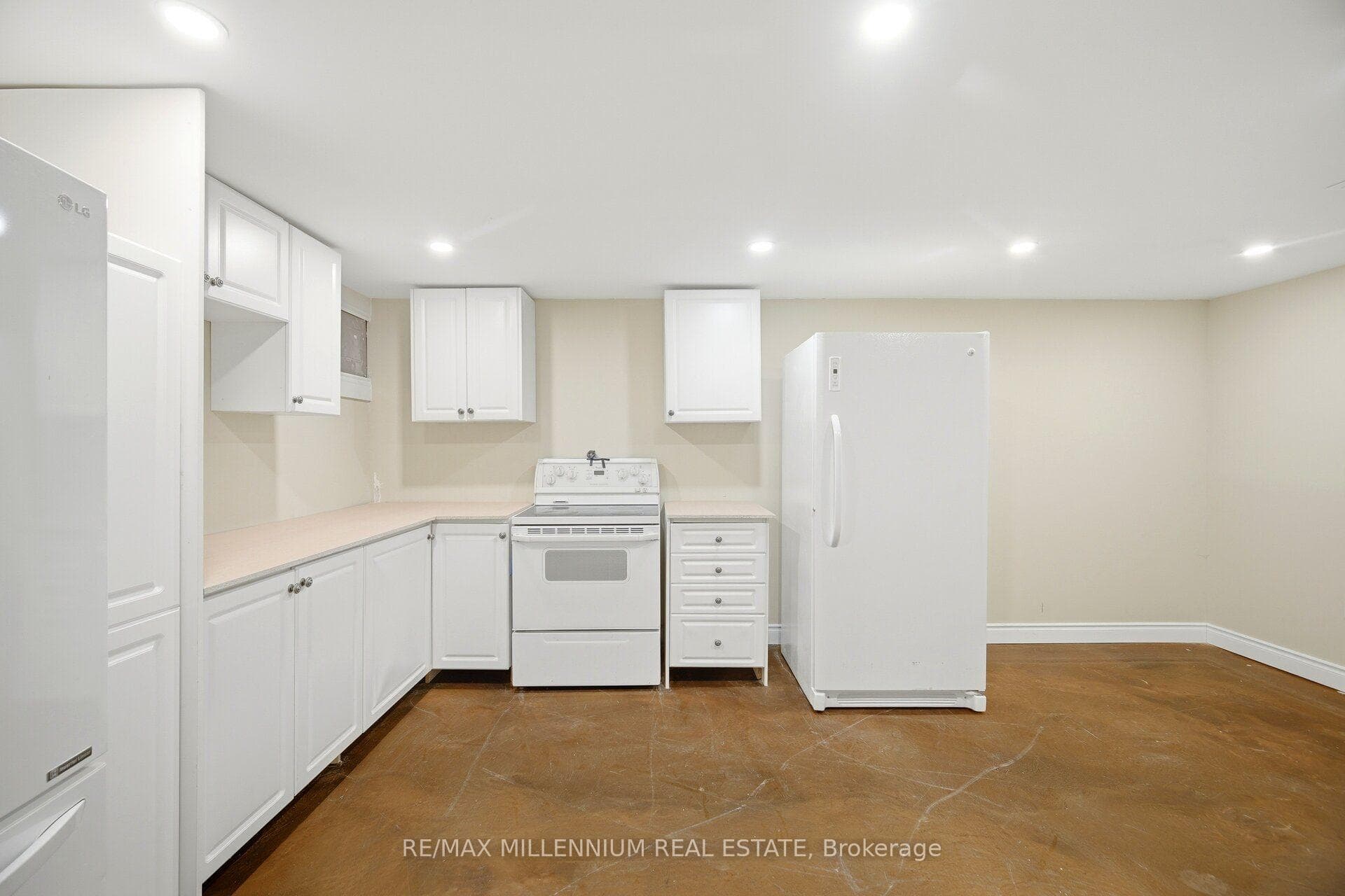 16 Brenda Boulevard photo 41