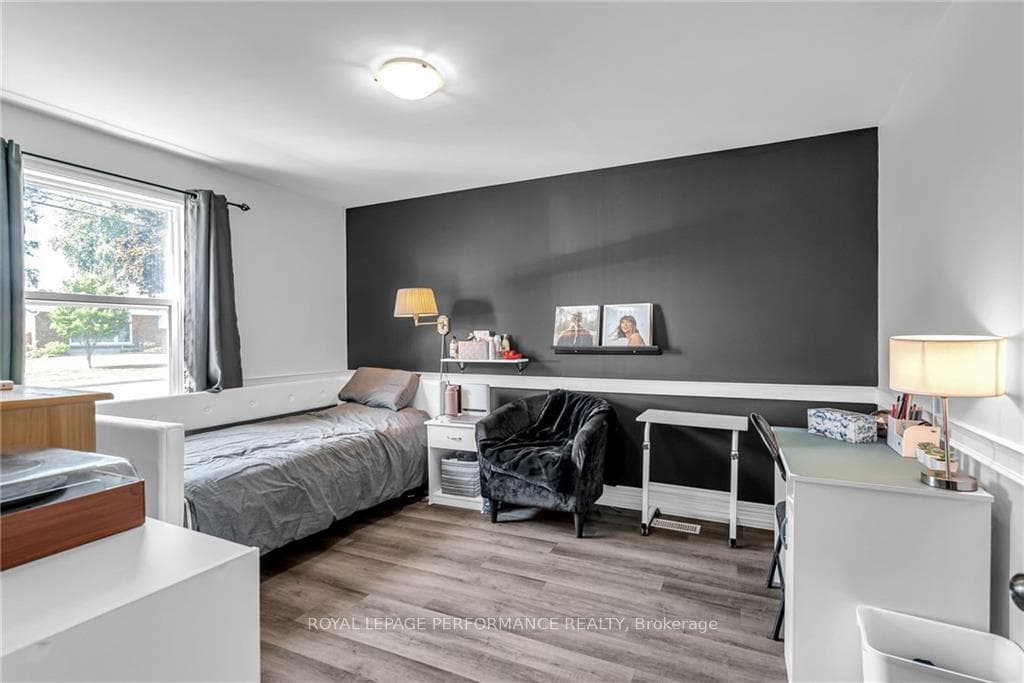 1215 QUEEN Street photo 17