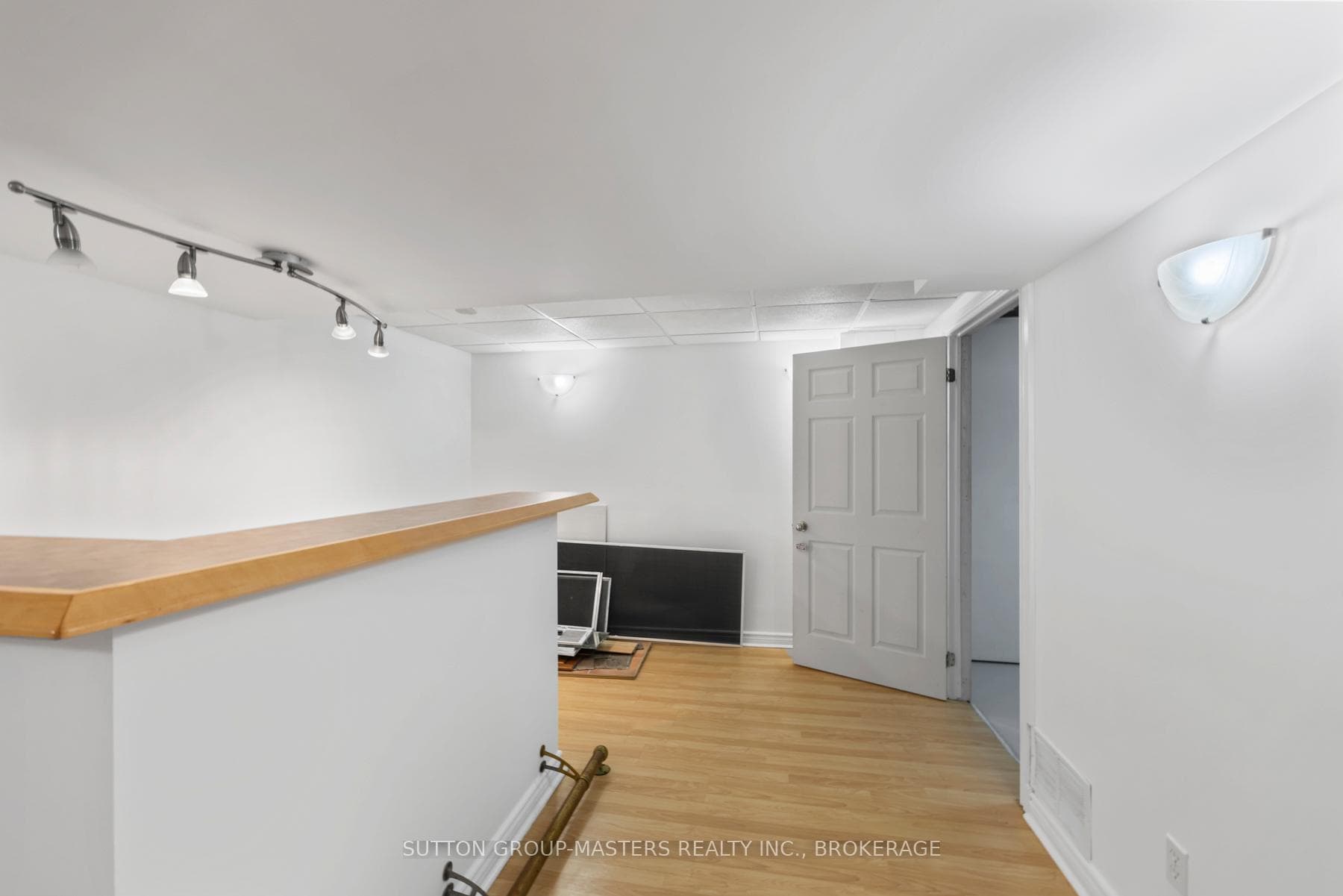 38 Watts Crescent photo 29