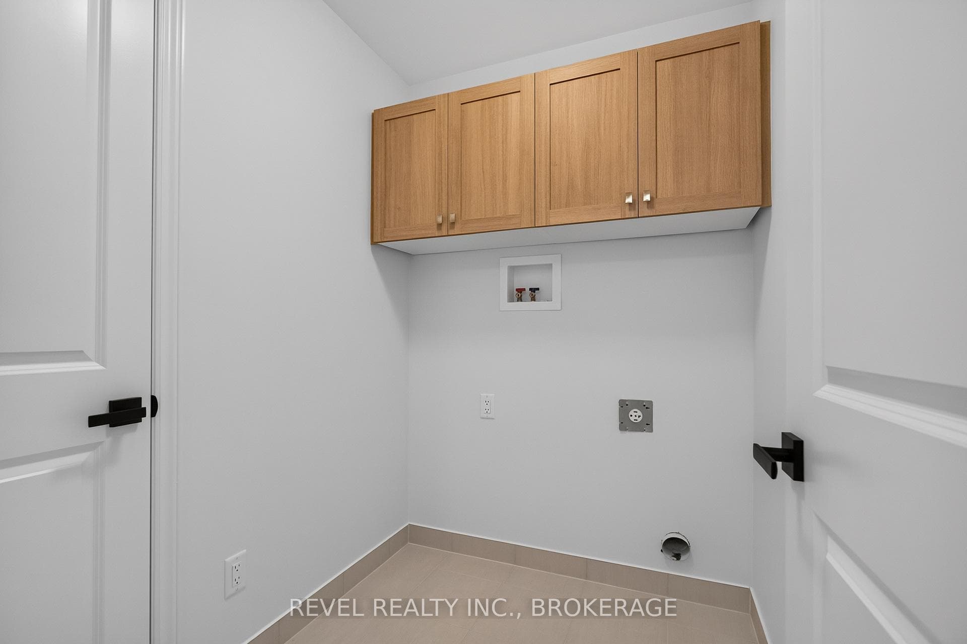 444 Buckthorn Drive photo 32