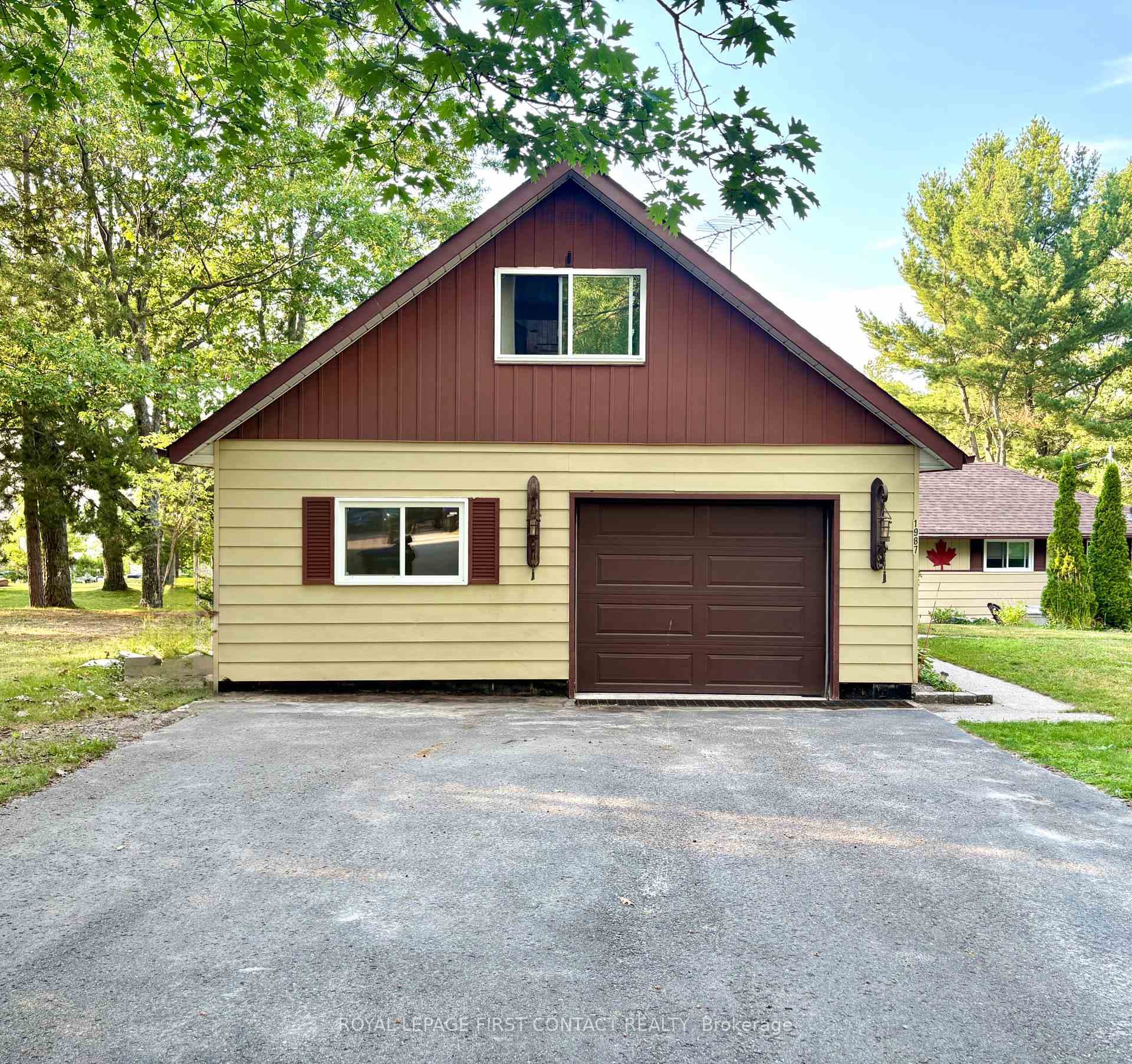 Garage-Oversized w/Loft